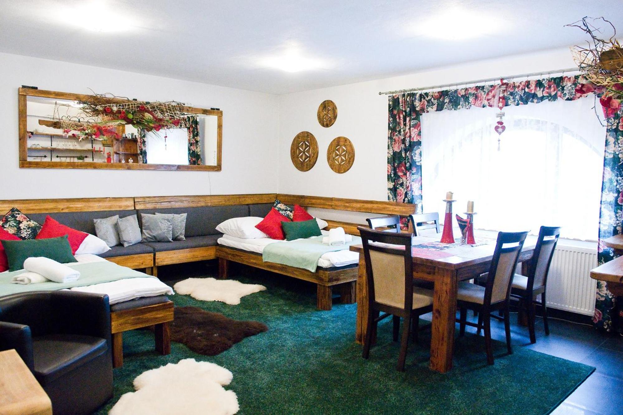 Studio Apartment - Photo 1