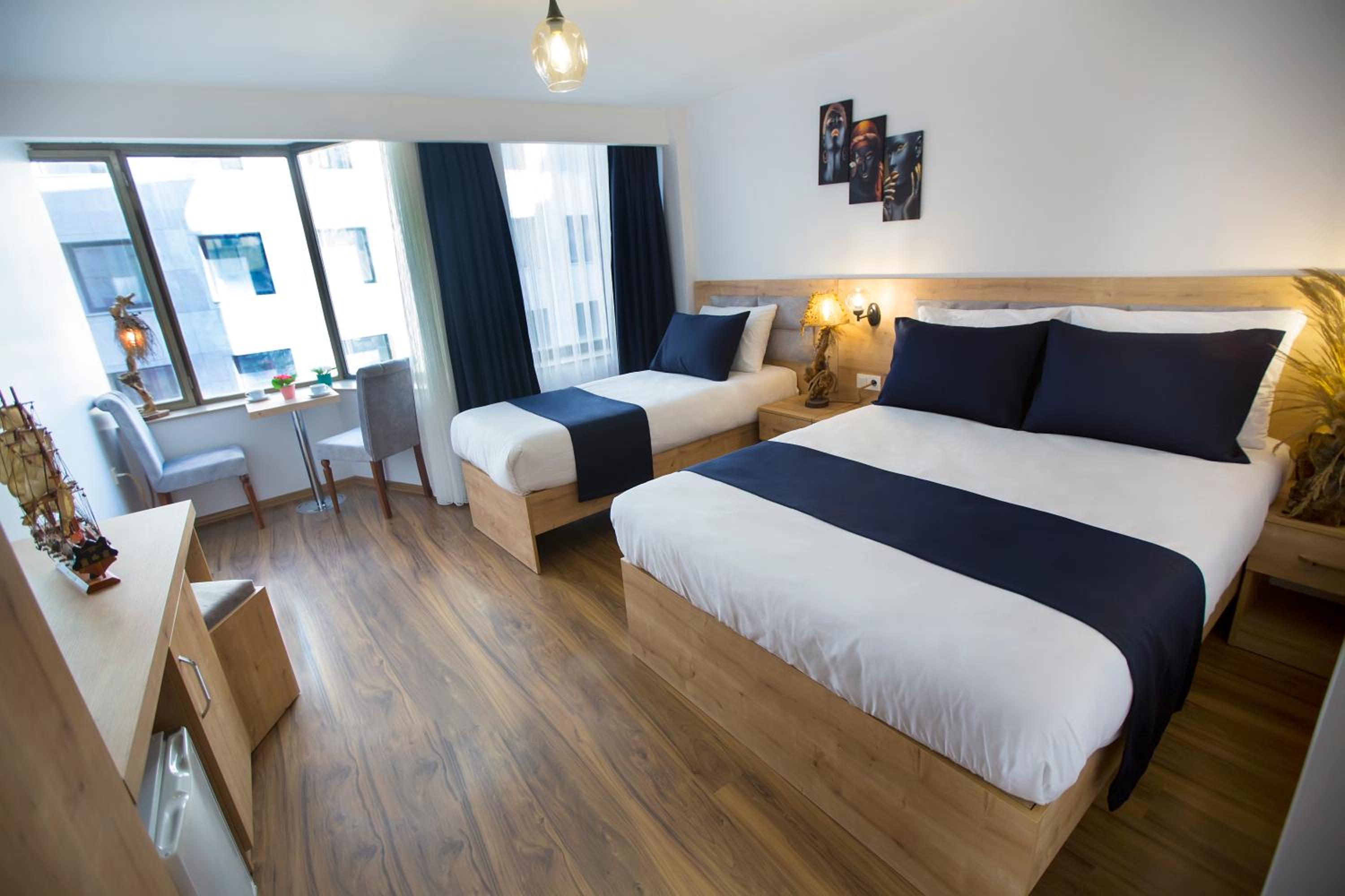 Deluxe Family Suite photo 2