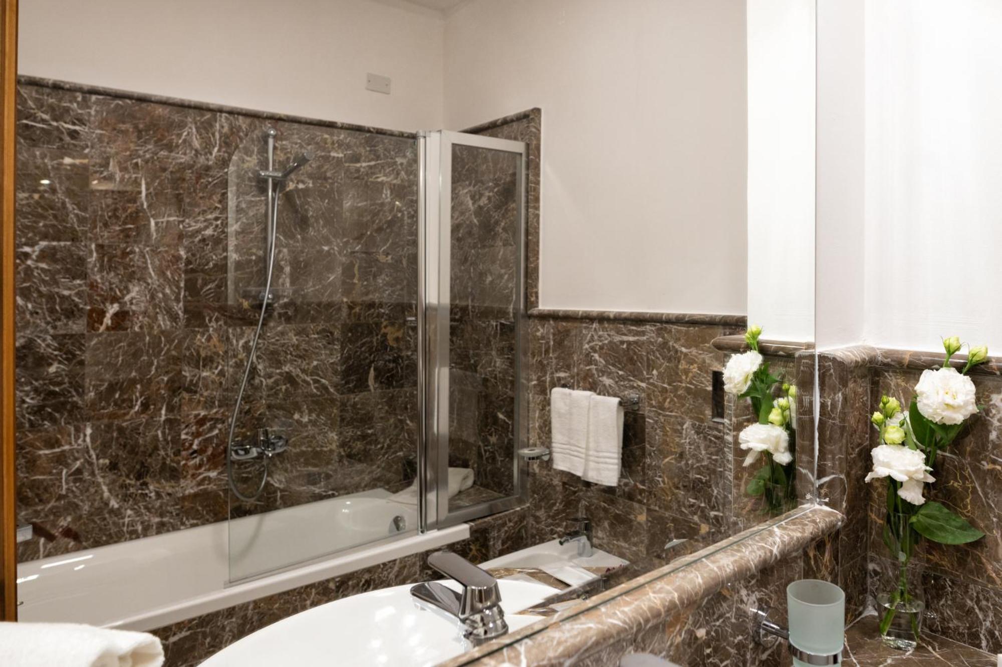 Double or Twin Room - Photo 10