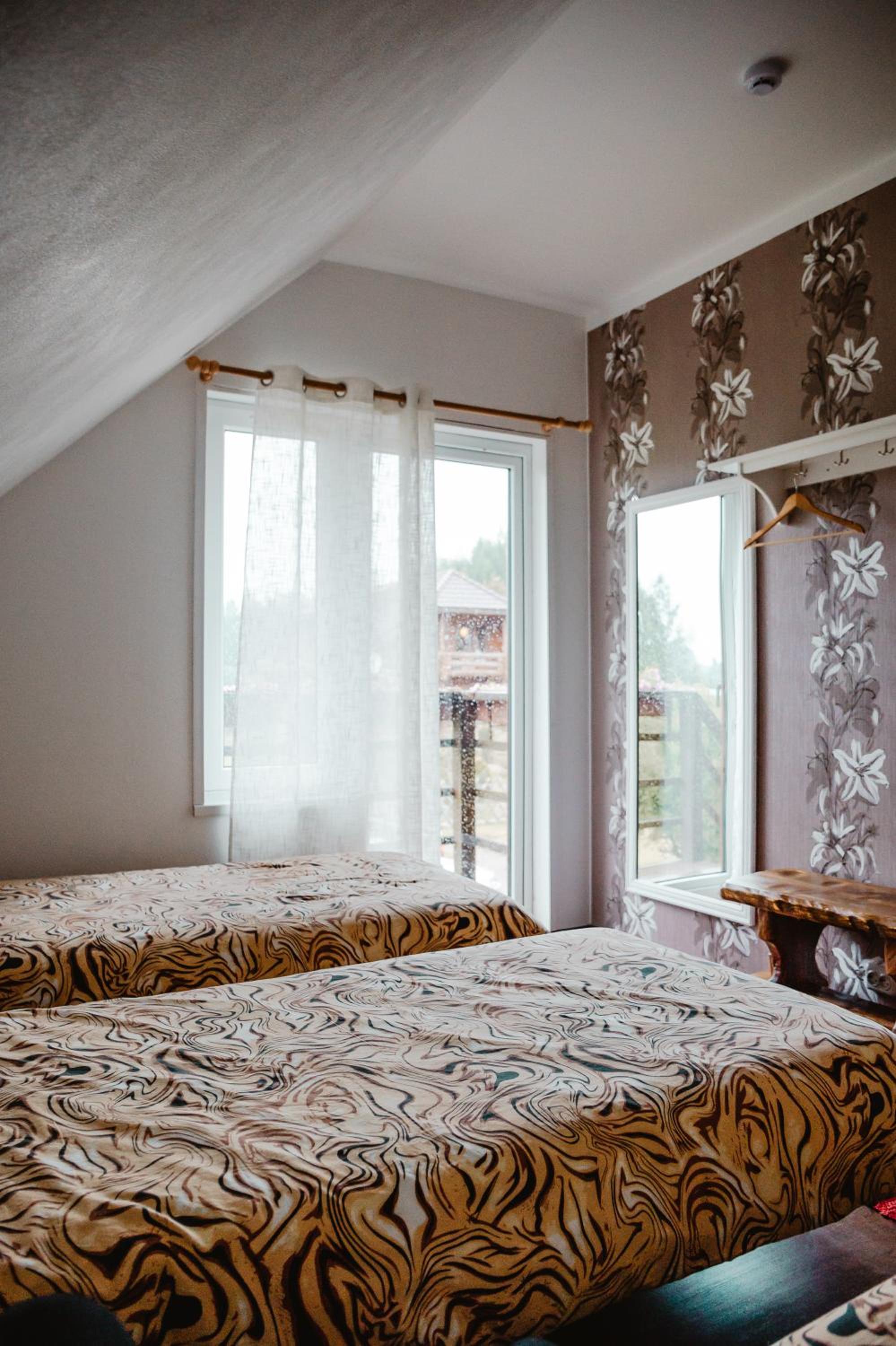 Seven-Bedroom House - Photo 17