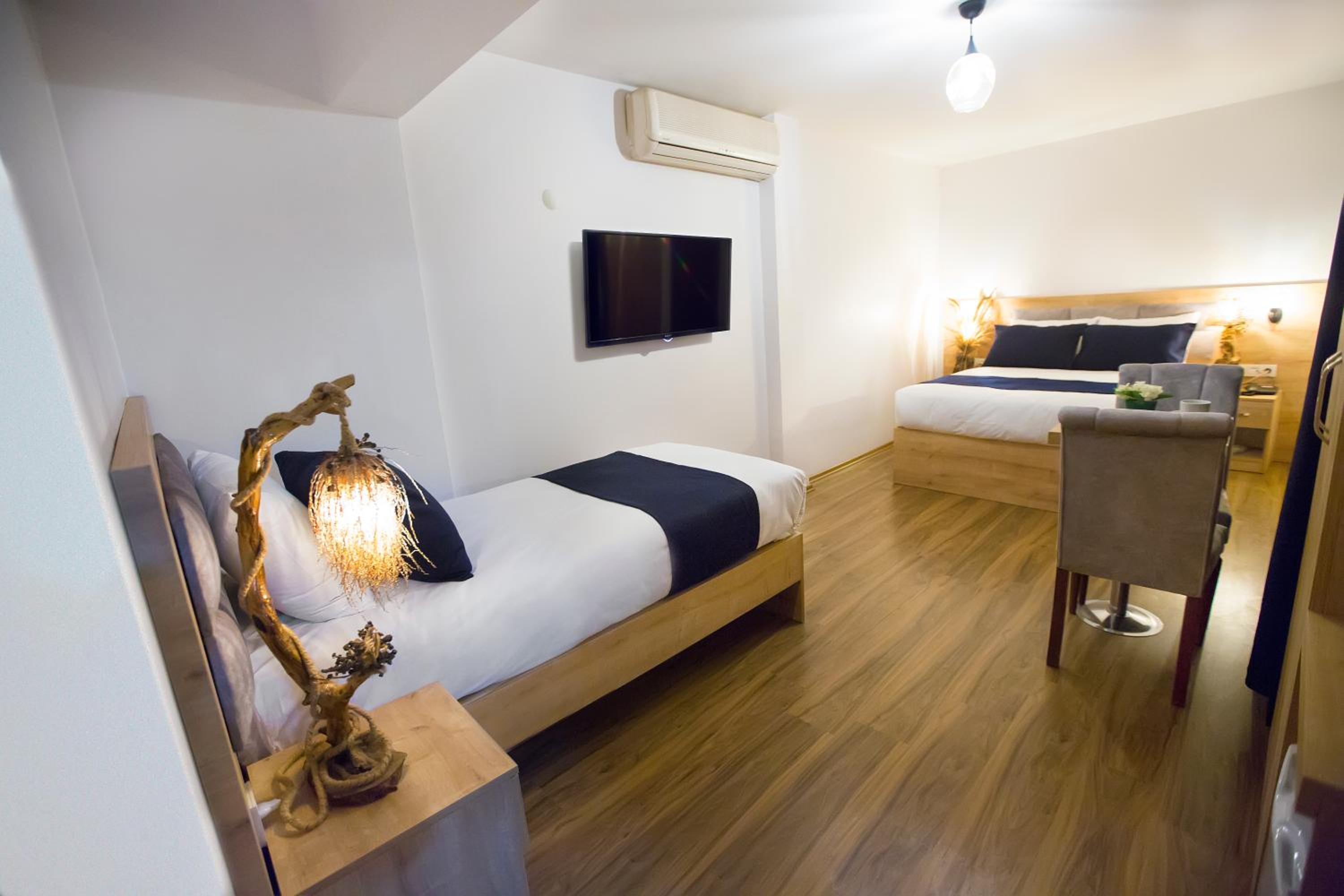 Deluxe Family Suite photo 1