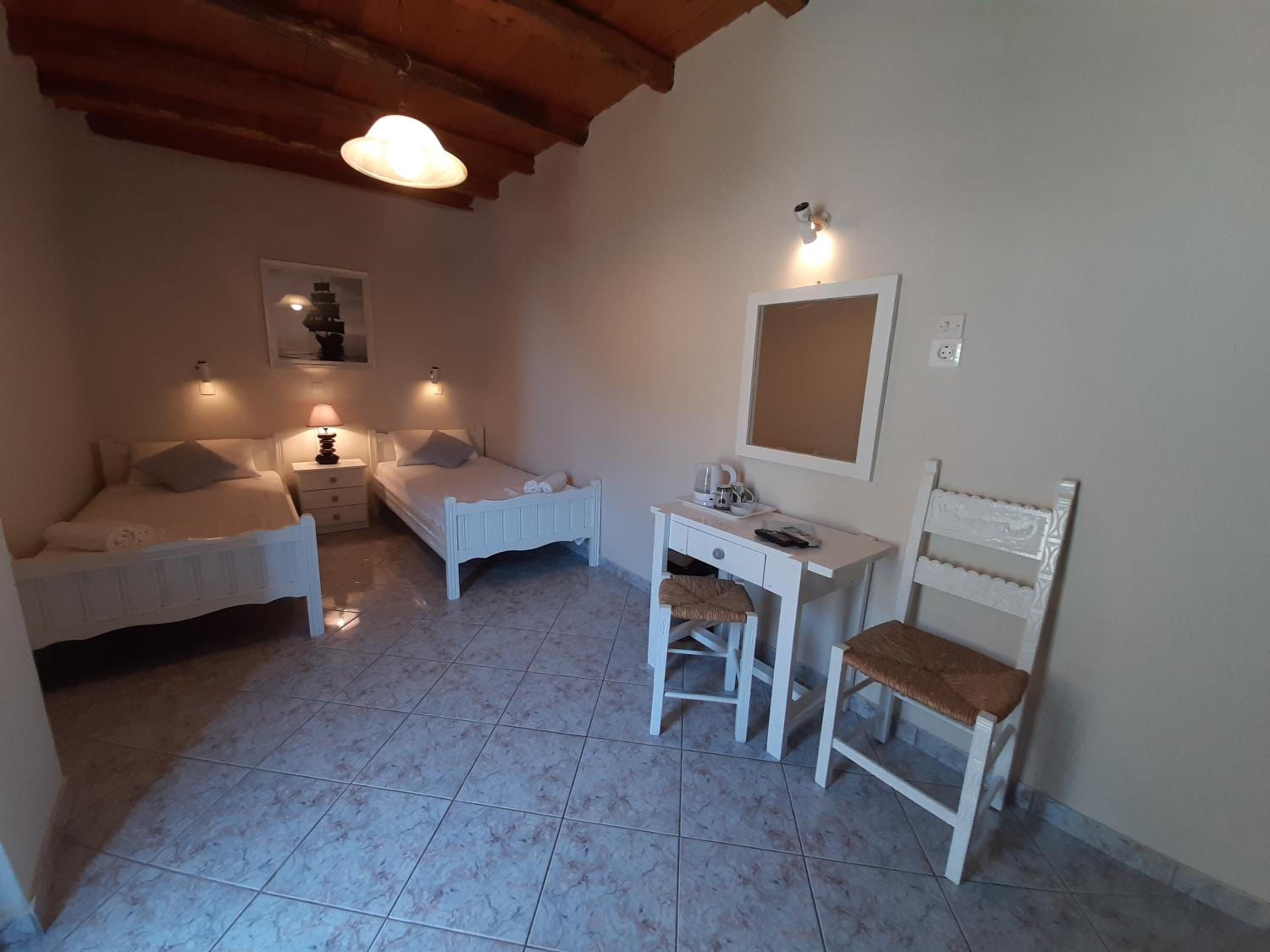 Double or Twin Room with Partial Sea View photo 2