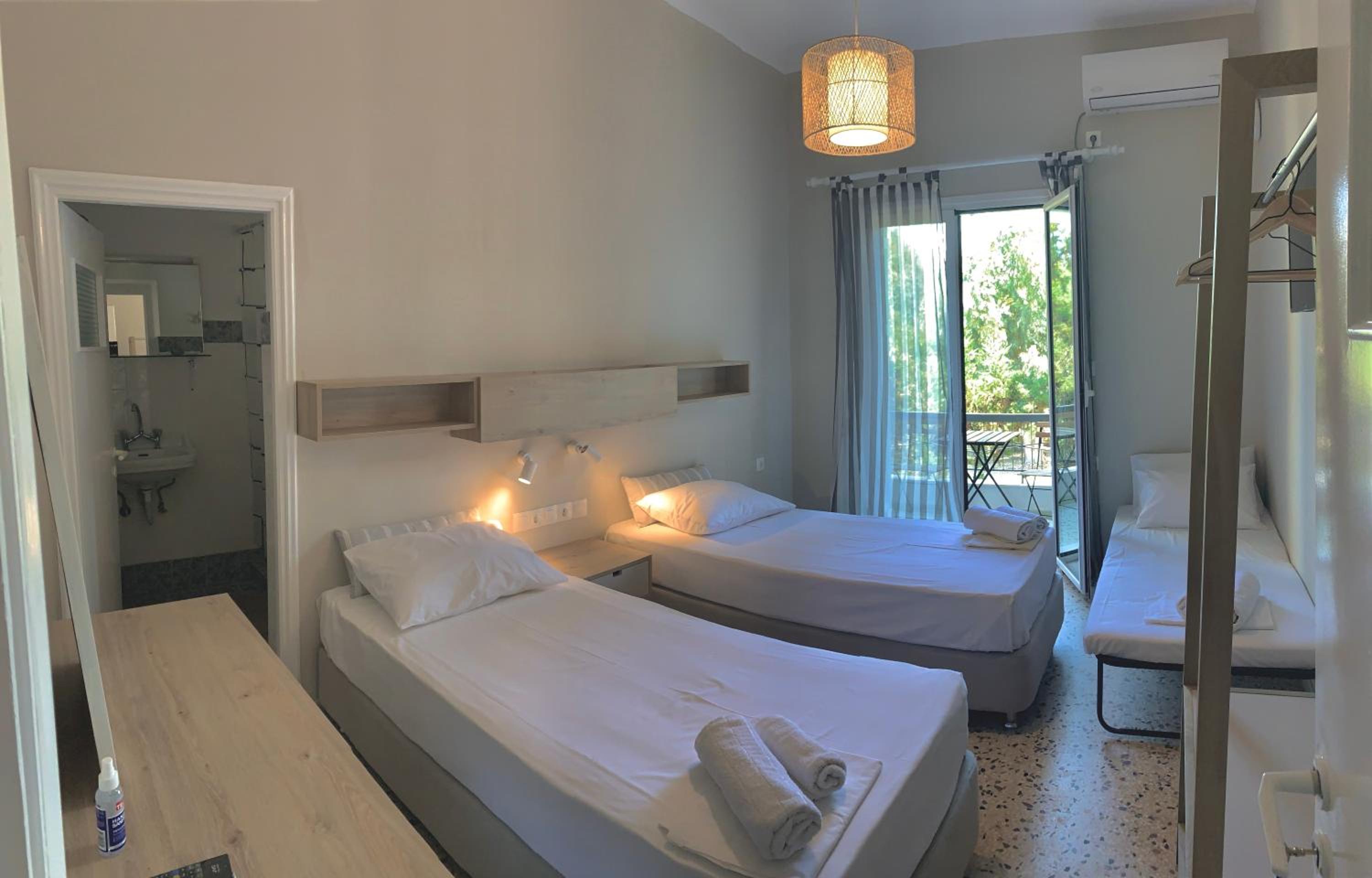 Triple Room with Garden View - Photo 7