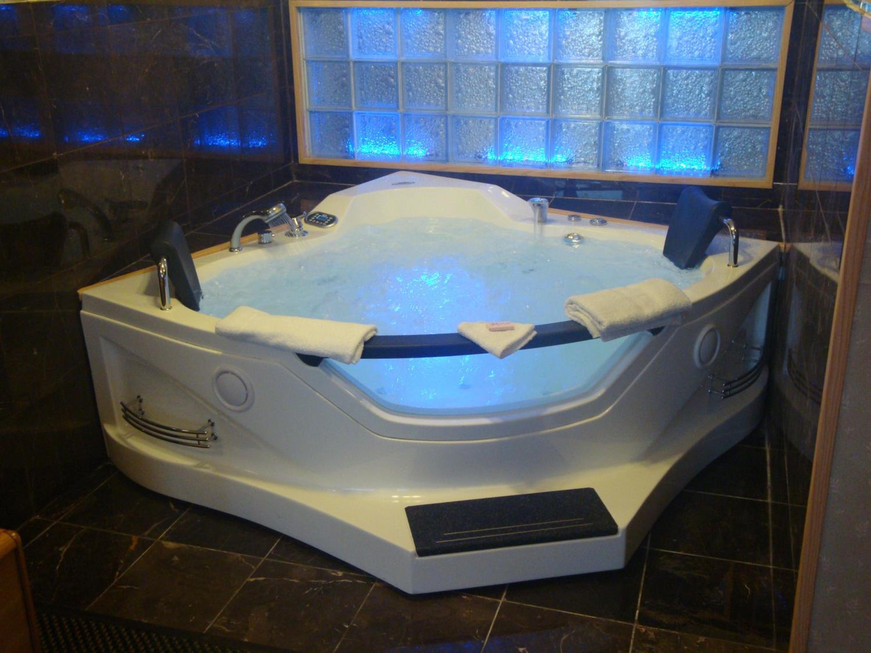 King Room with Spa Bath photo 2
