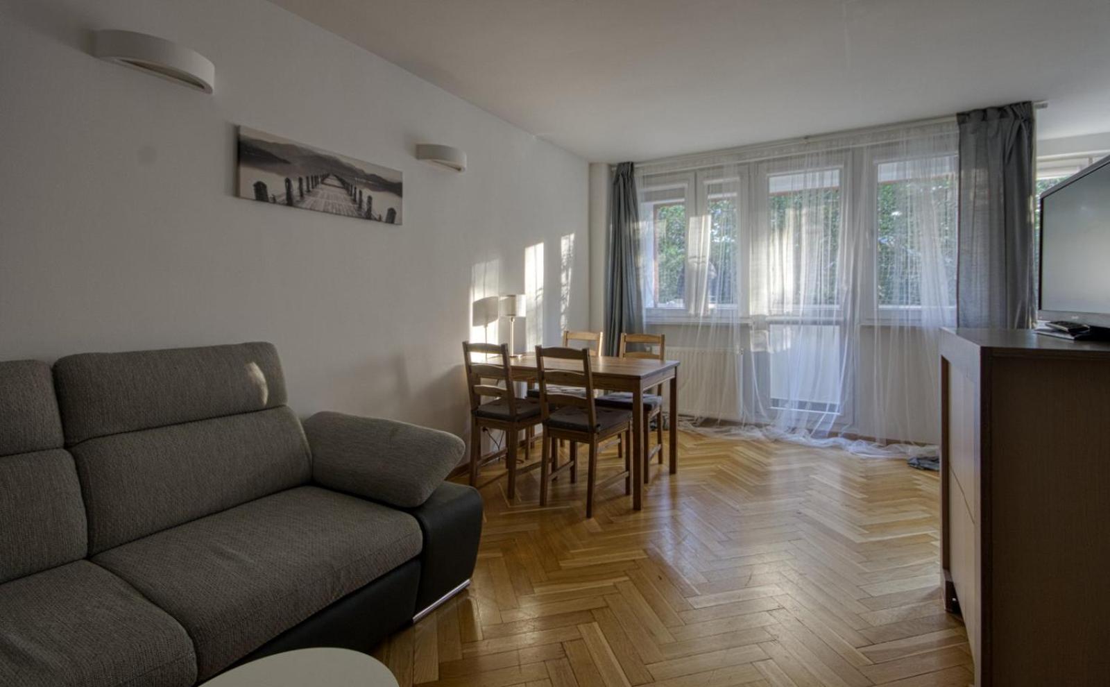 Studio Apartment - Photo 1