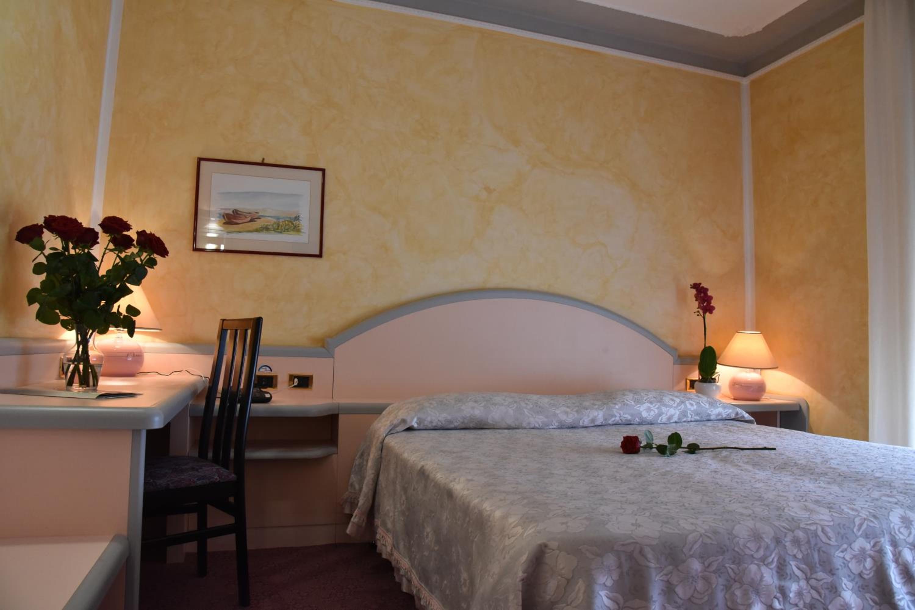 Double or Twin Room photo 3