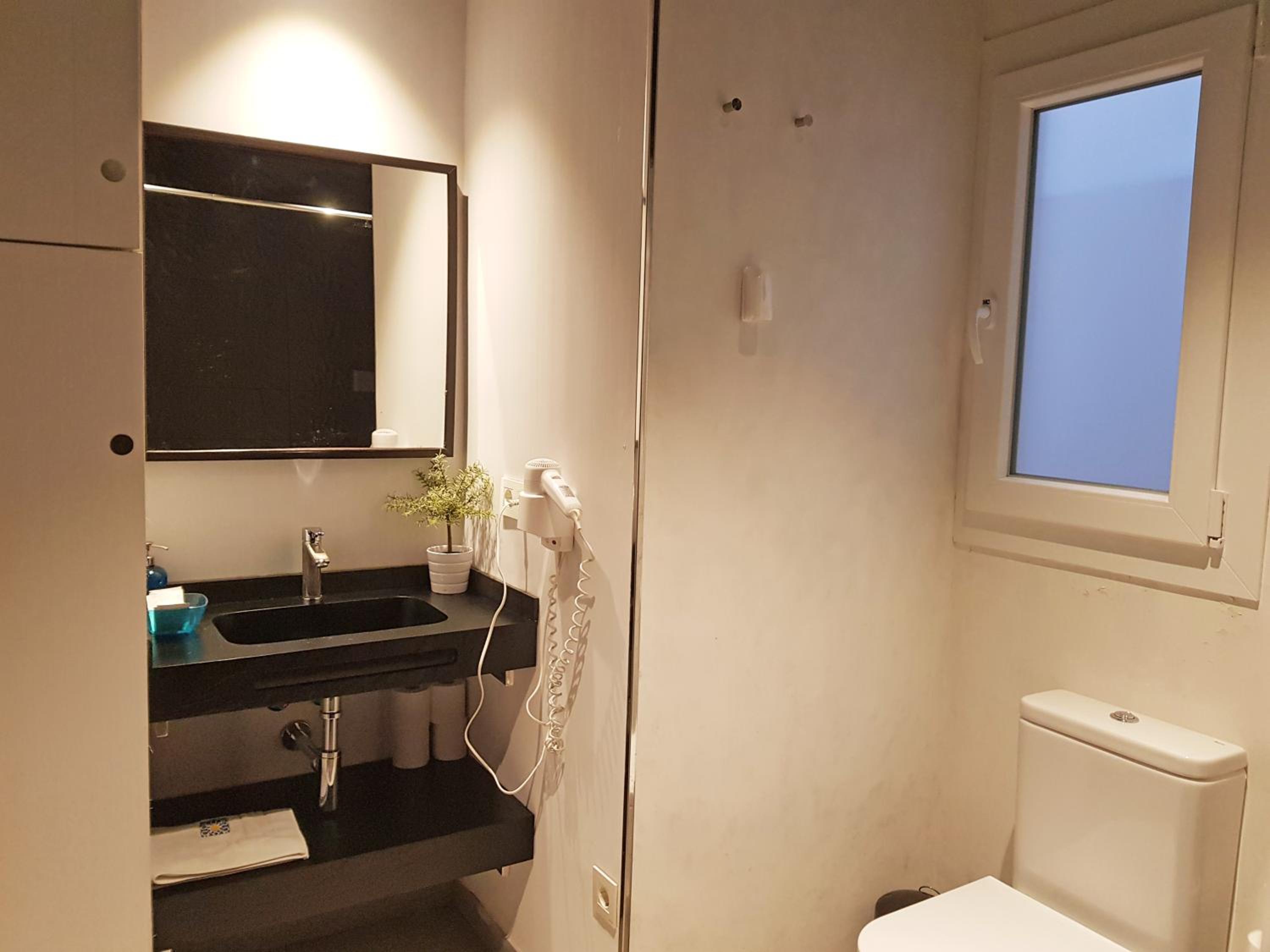 One-Bedroom Apartment - Parking Included photo 3