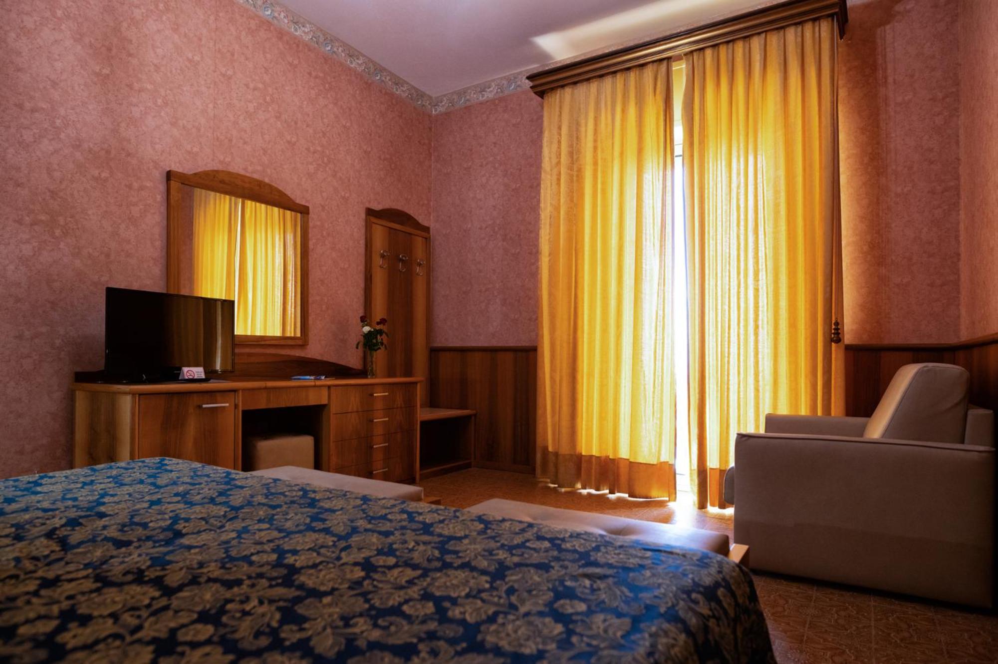 Double or Twin Room - Photo 1