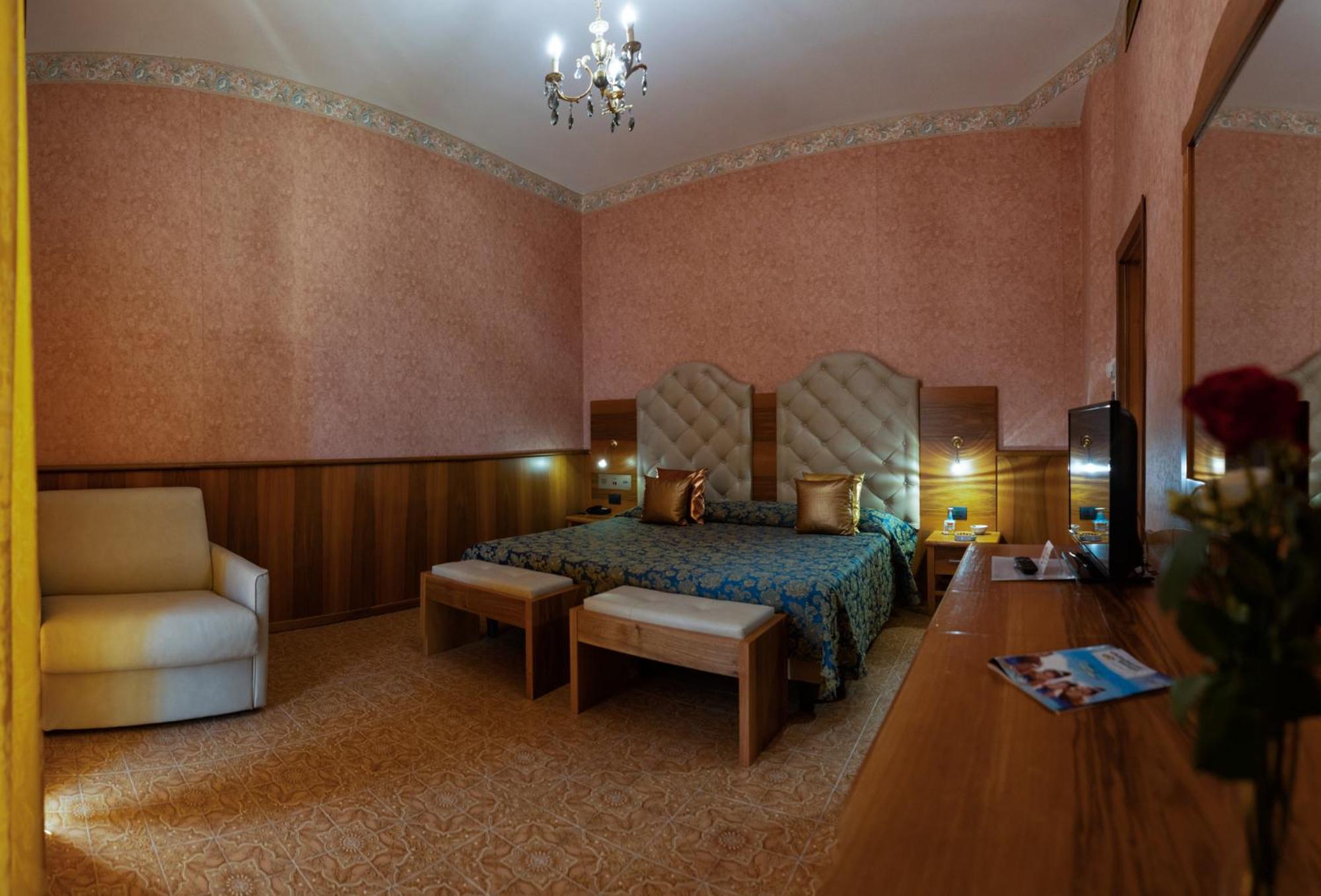 Double or Twin Room - Photo 21