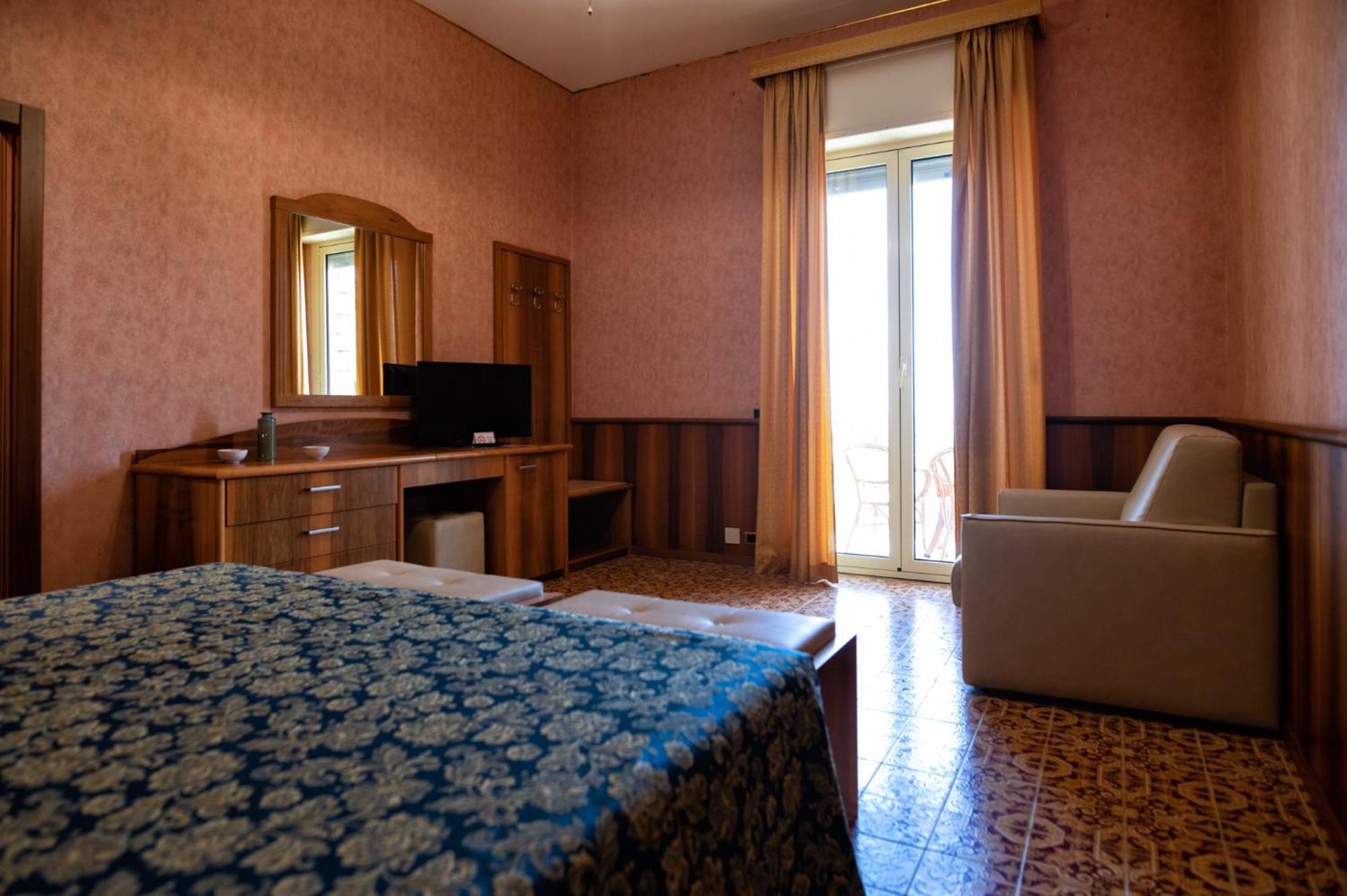 Double or Twin Room - Photo 20