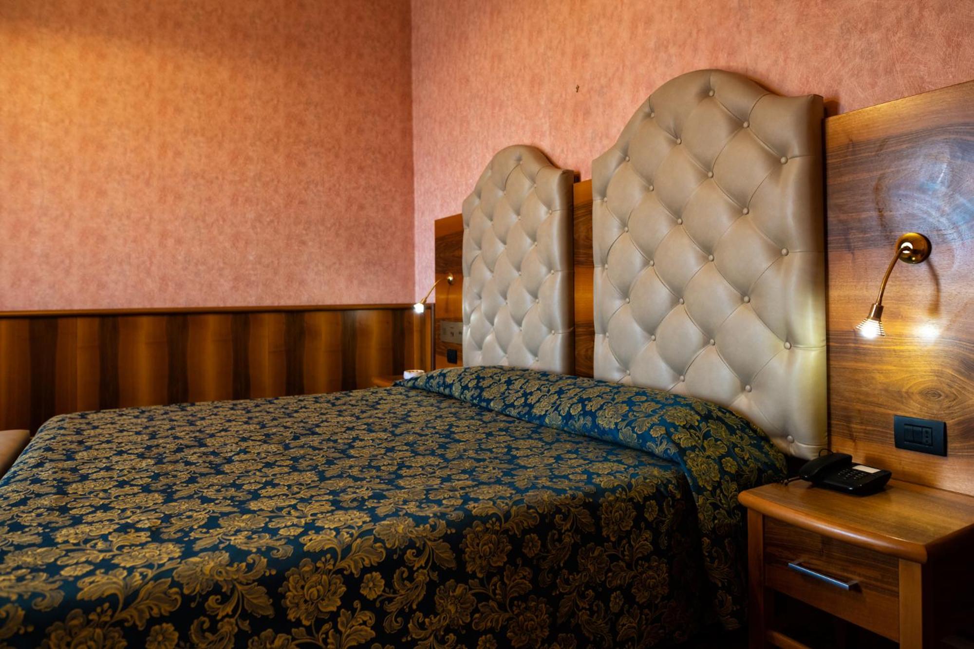 Double or Twin Room - Photo 19