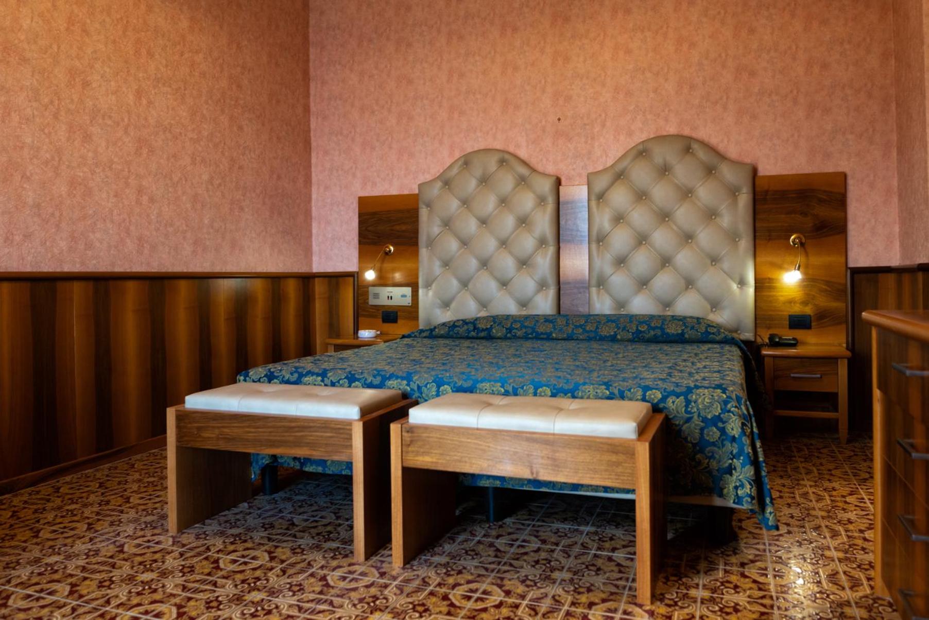 Double or Twin Room - Photo 18