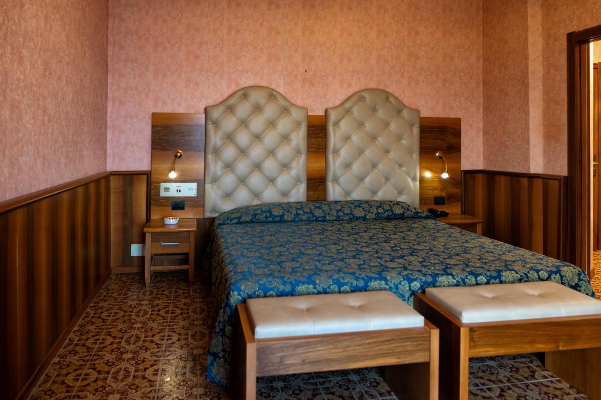 Double or Twin Room - Photo 17