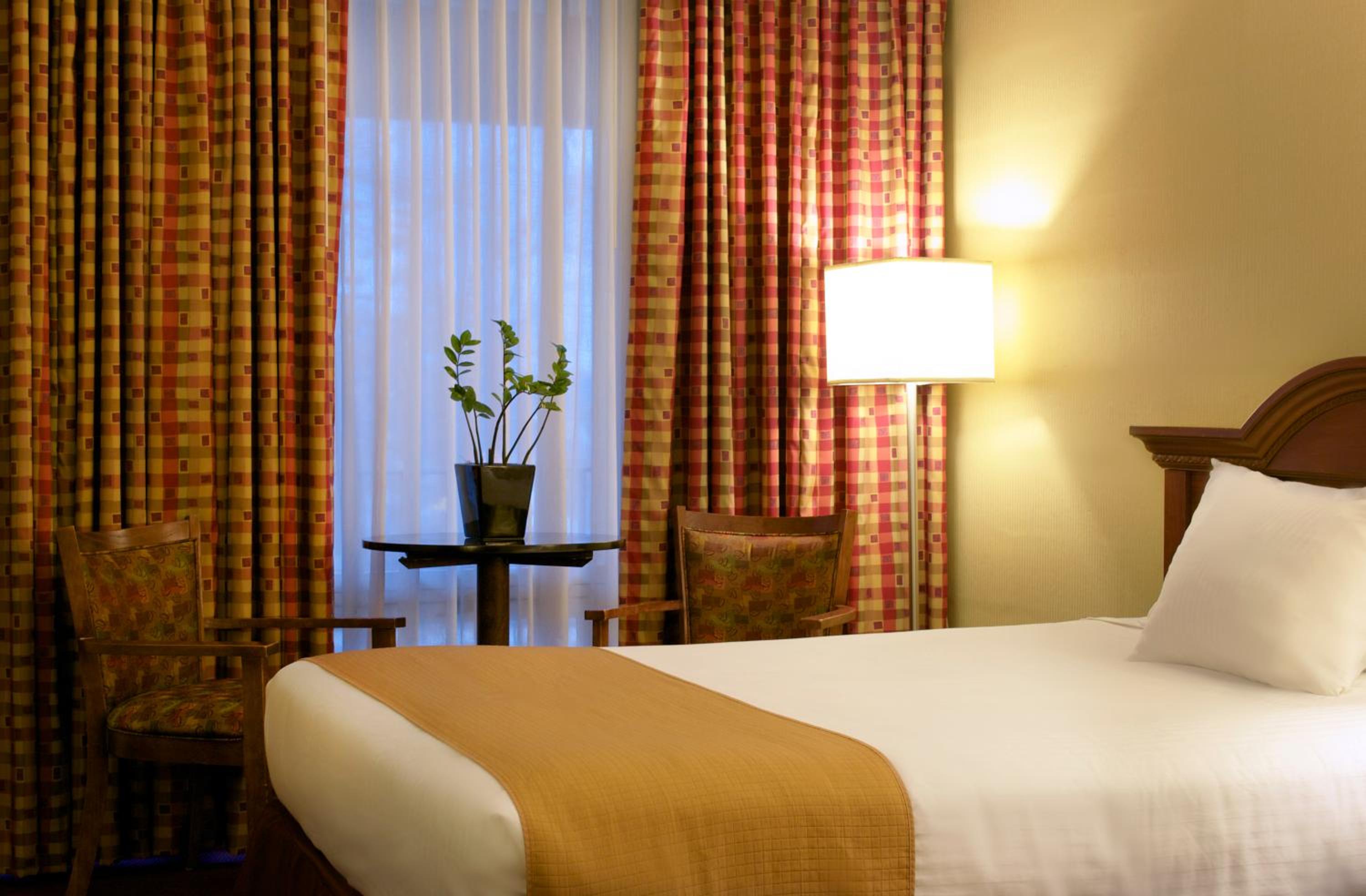 King Room - Non-Smoking - Photo 4