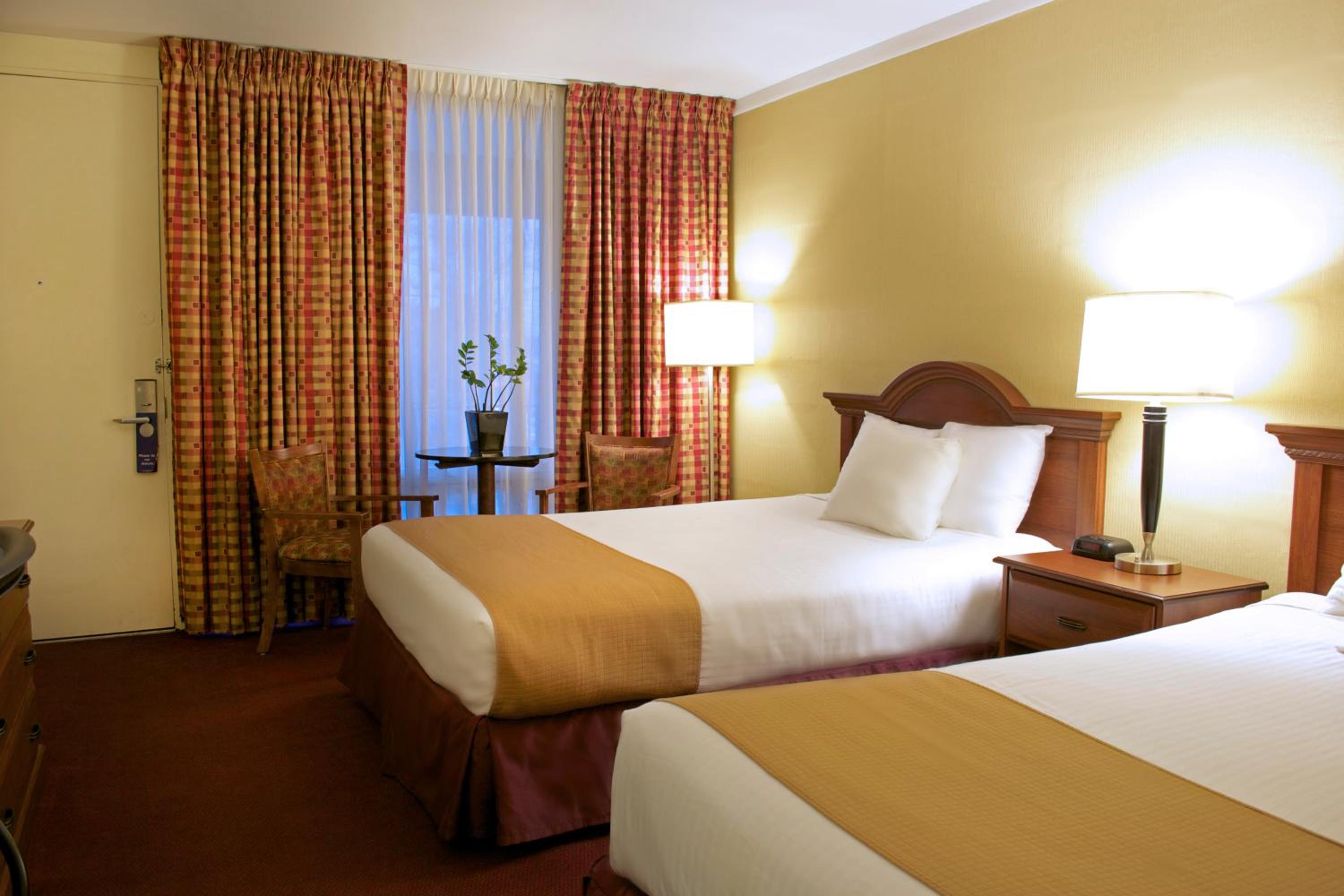 Double Room with Two Double Beds - Non-Smoking - Photo 3
