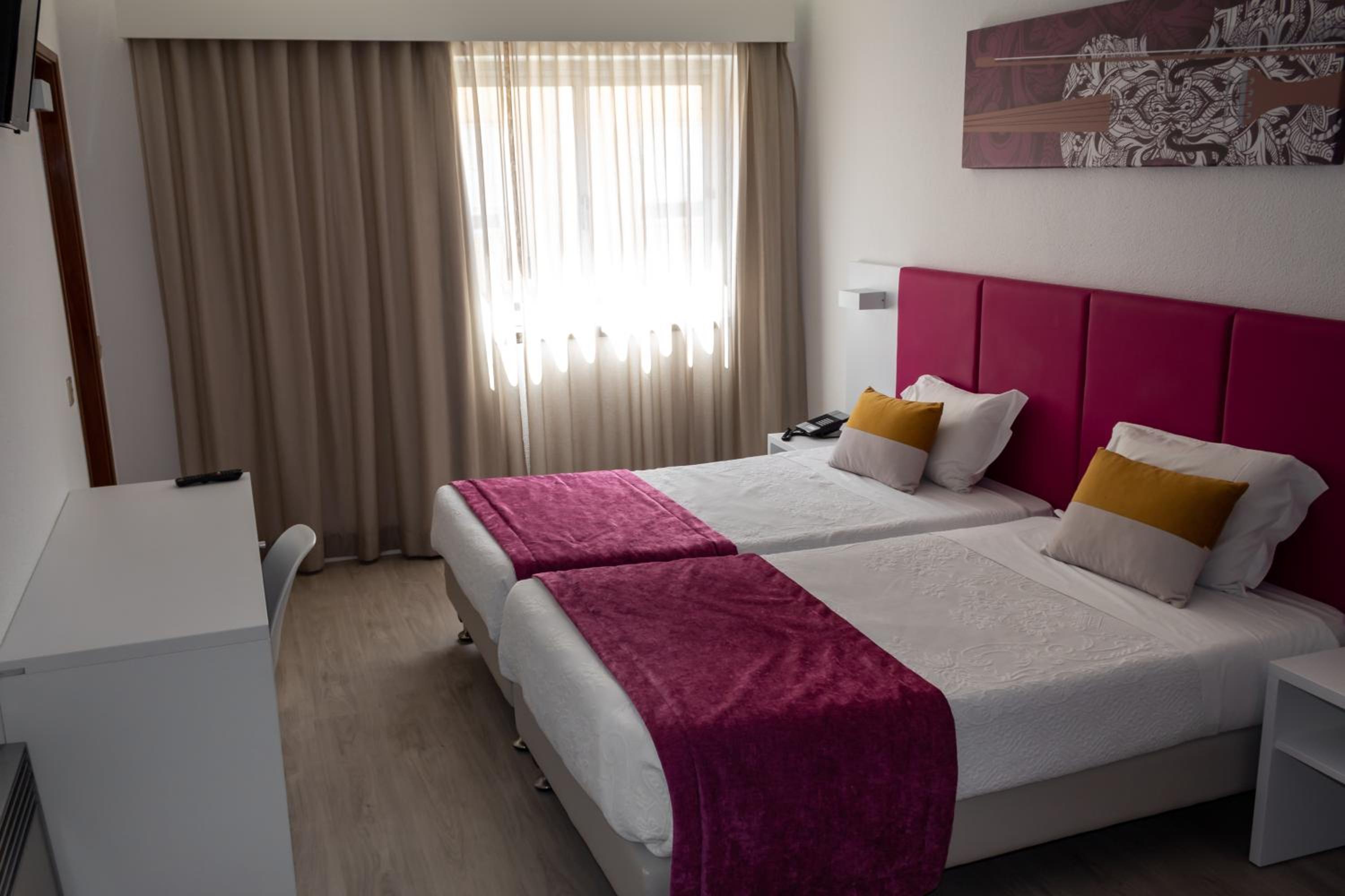 Twin Room - Photo 6
