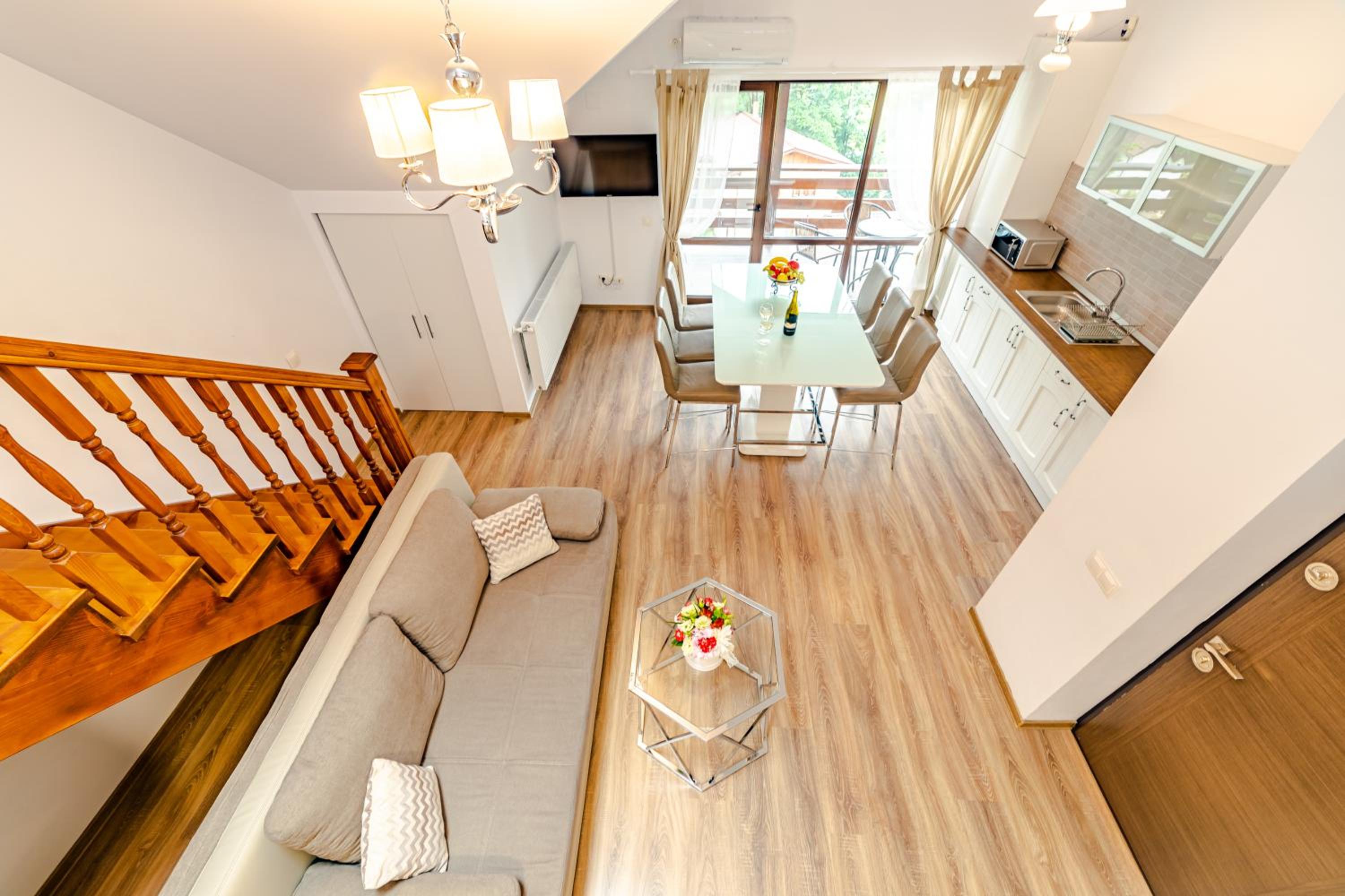 Apartment - Split Level - Photo 11