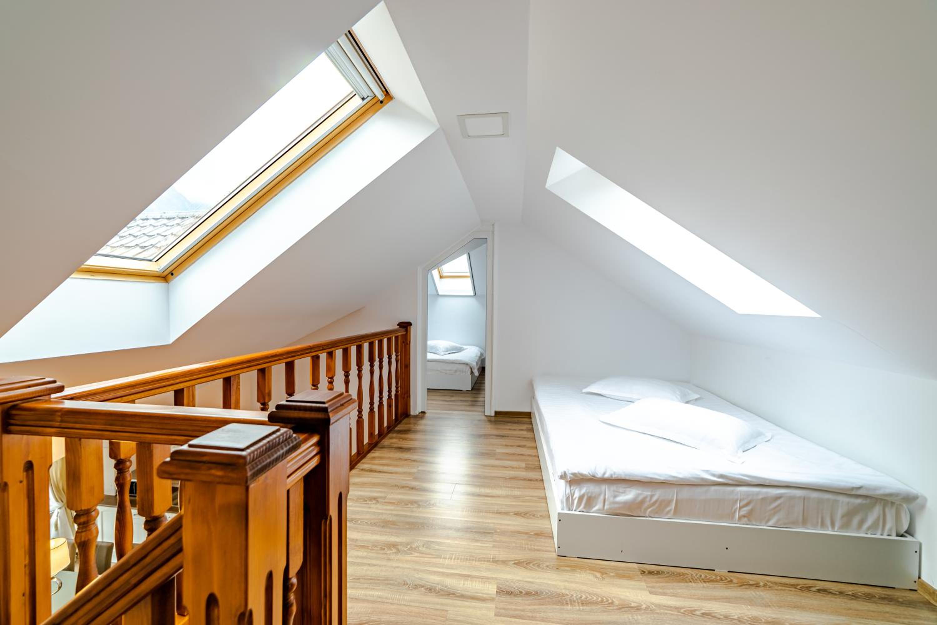 Apartment - Split Level - Photo 8
