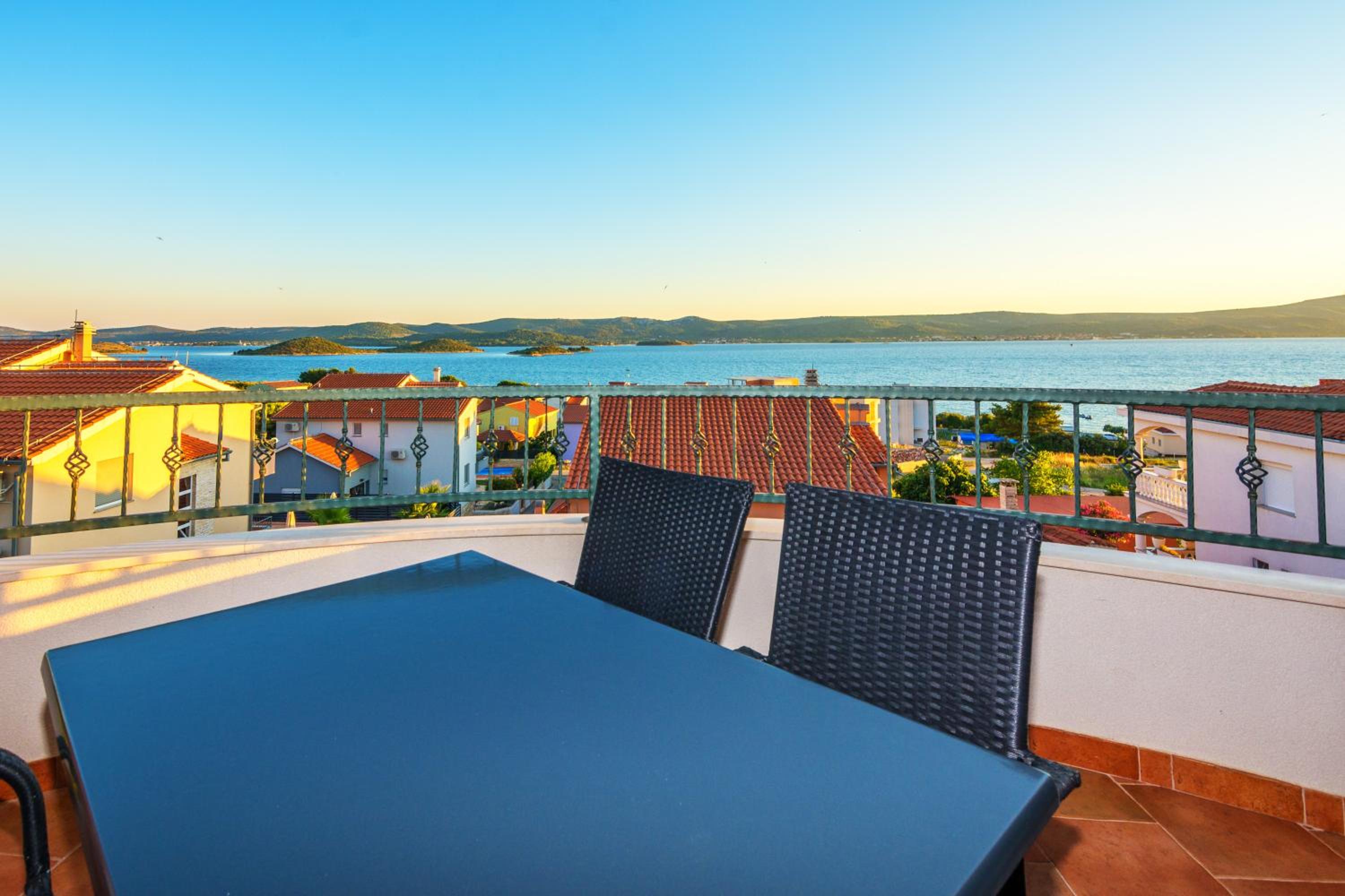 Two-Bedroom Apartment with Balcony and Sea View photo 2