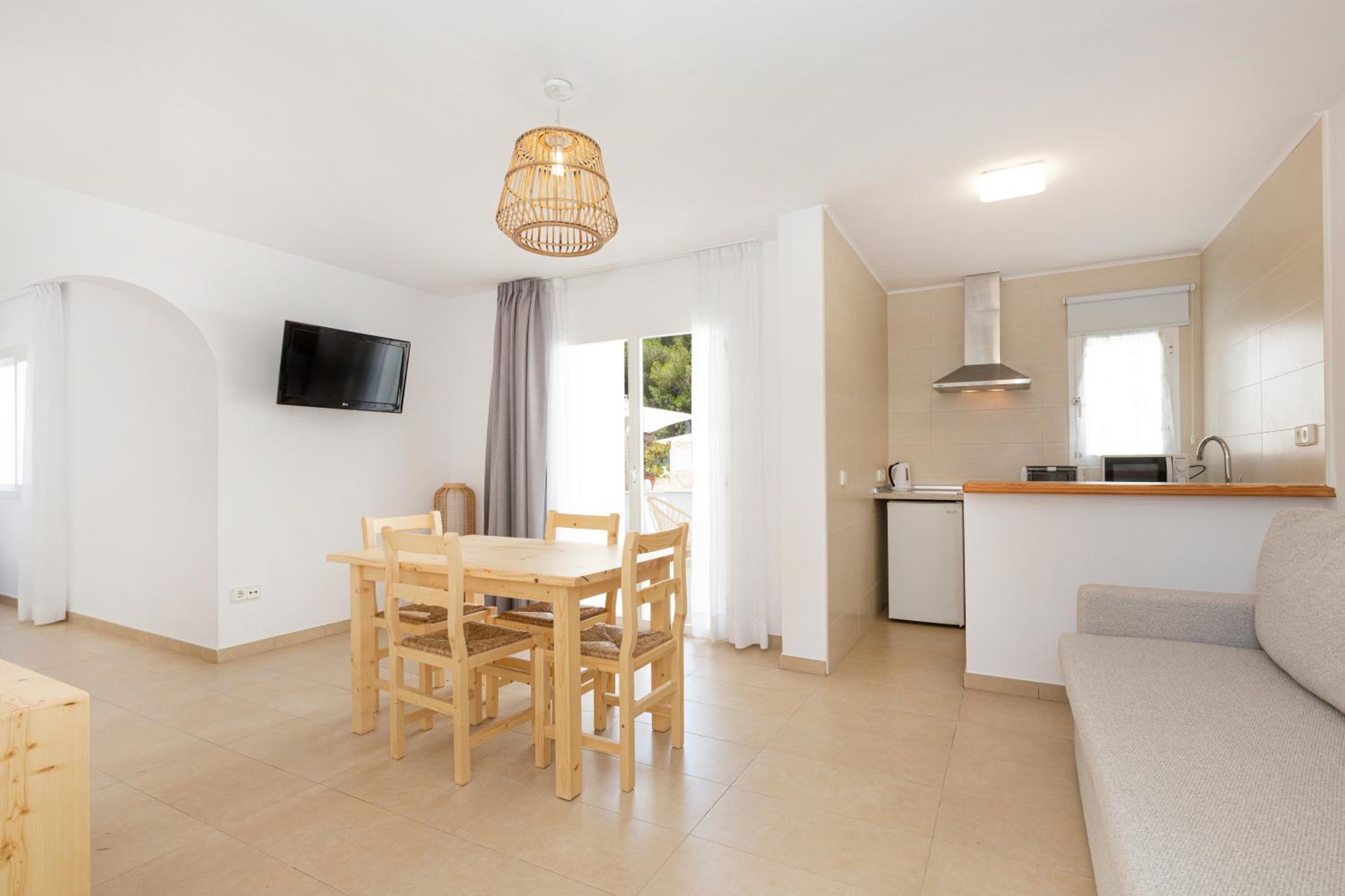 One-Bedroom Apartment - Photo 2