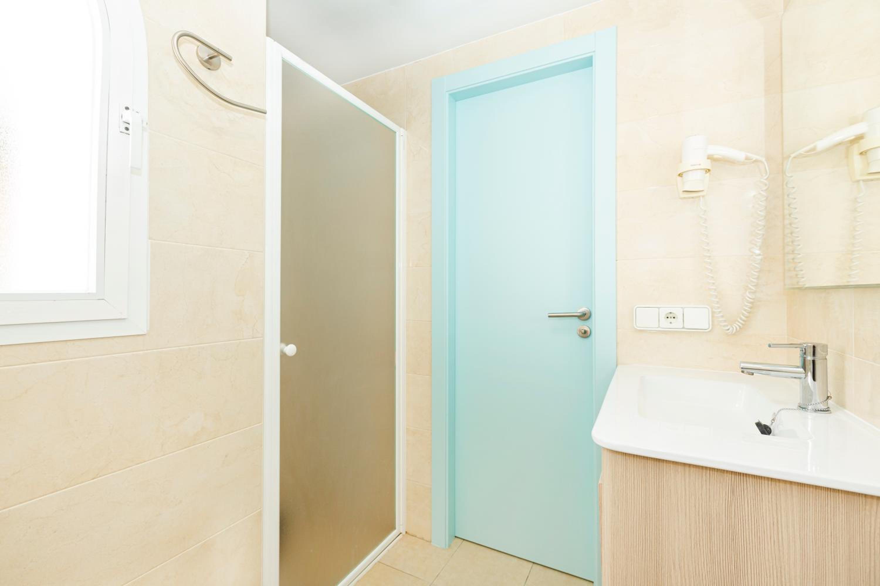 One-Bedroom Apartment - Photo 4