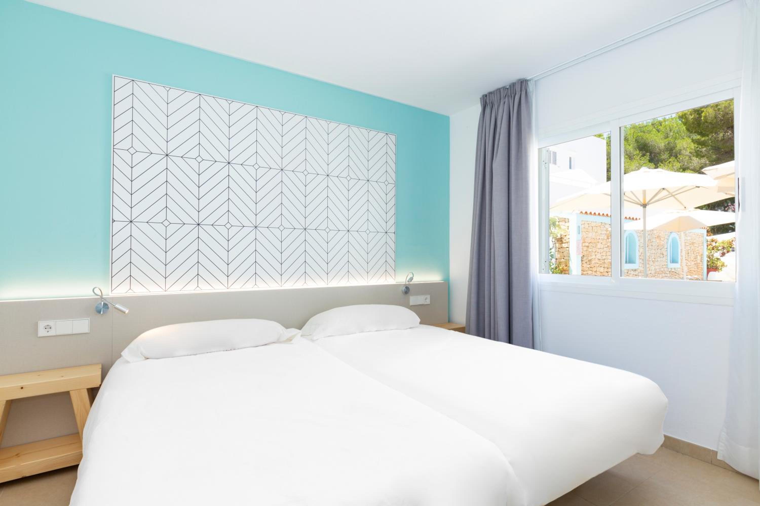 One-Bedroom Apartment - Photo 1