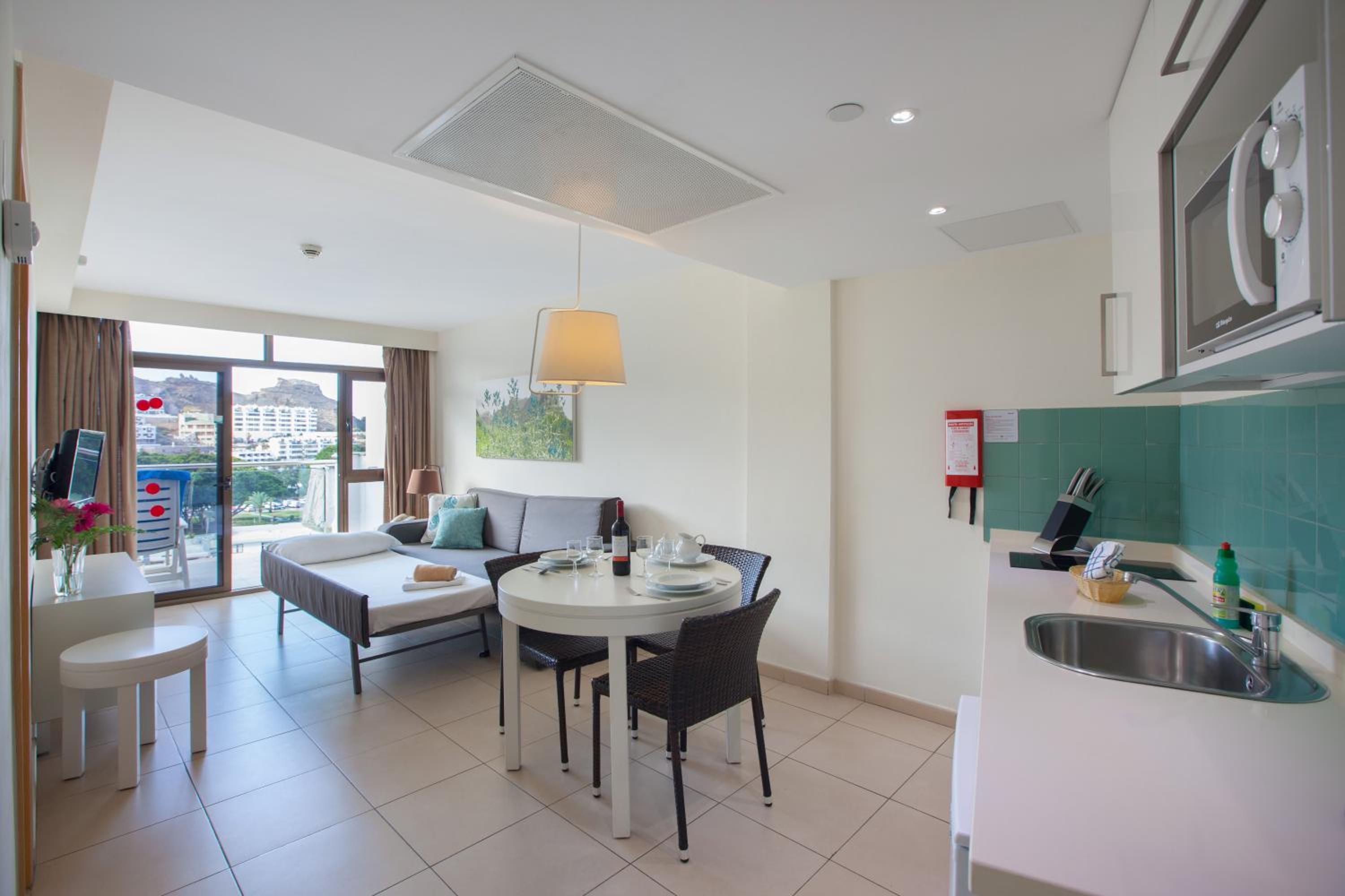 Studio (2 Adults + 2 Children)