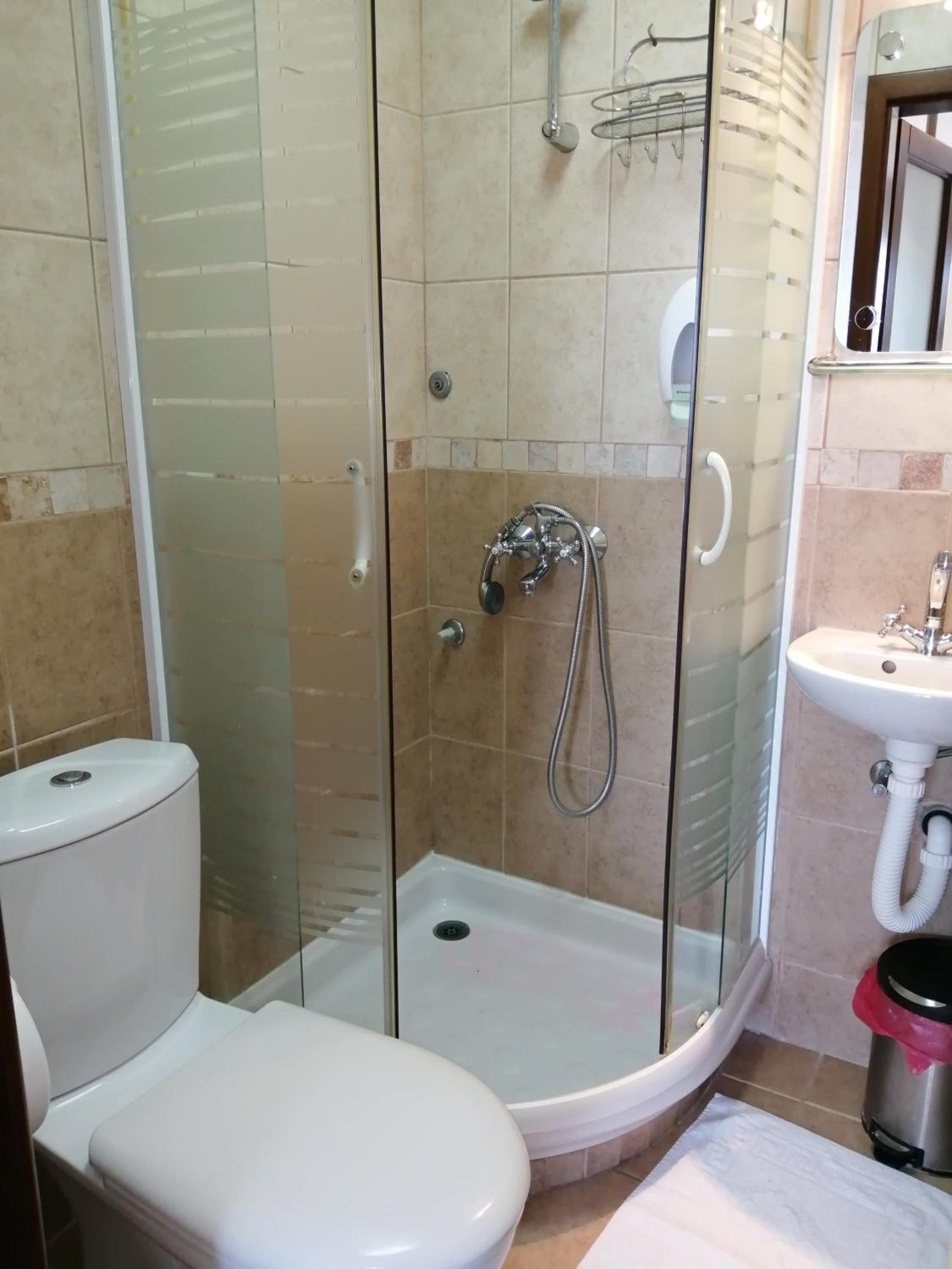 Standard Double Room - Photo 10