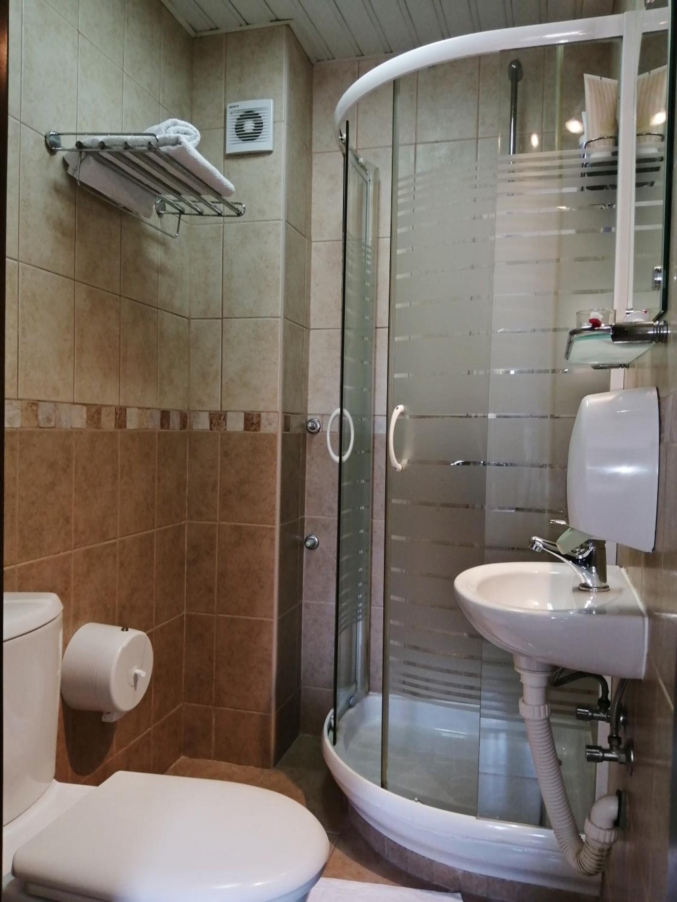 Standard Double Room - Photo 15