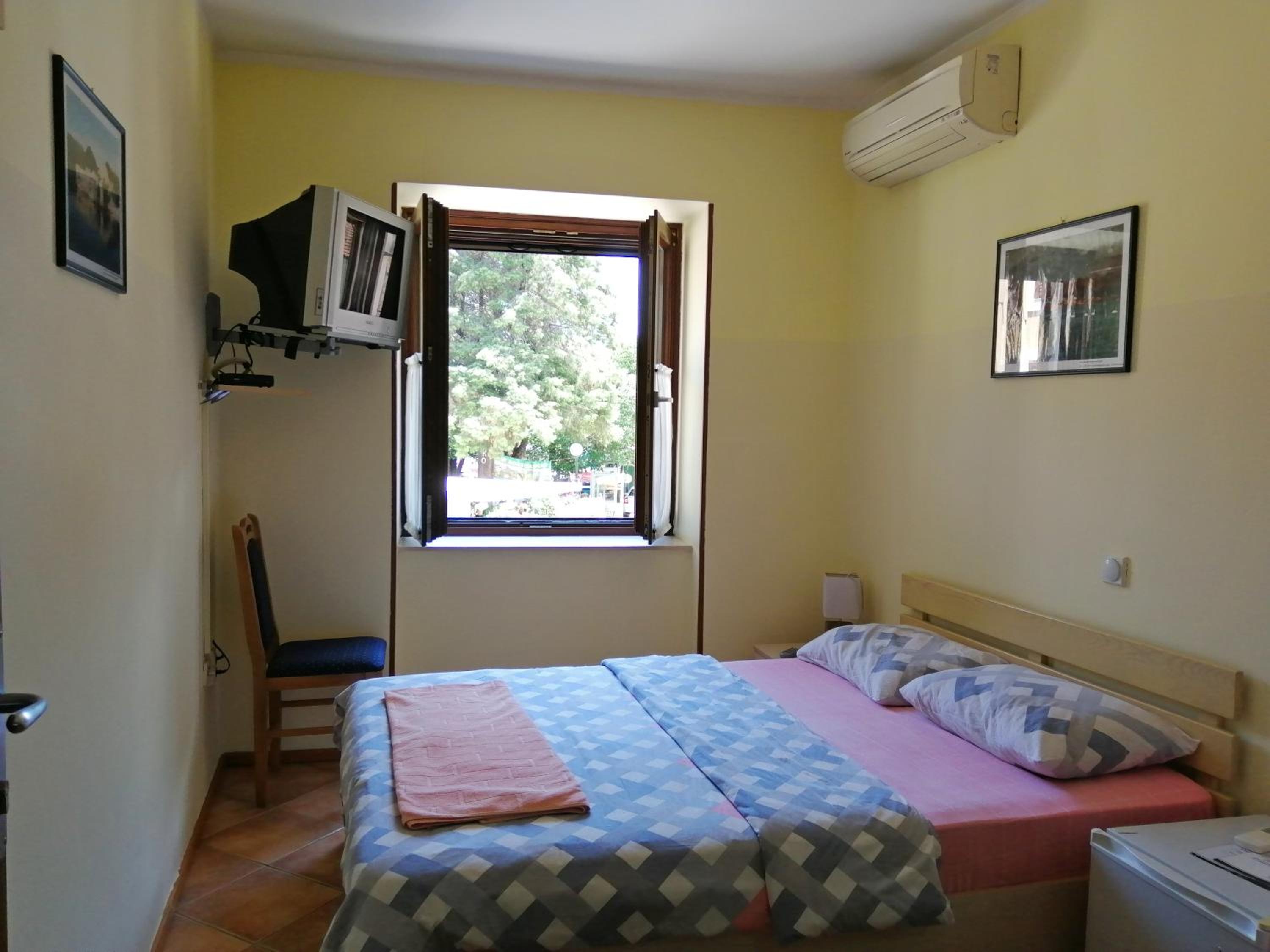 Standard Double Room - Photo 2