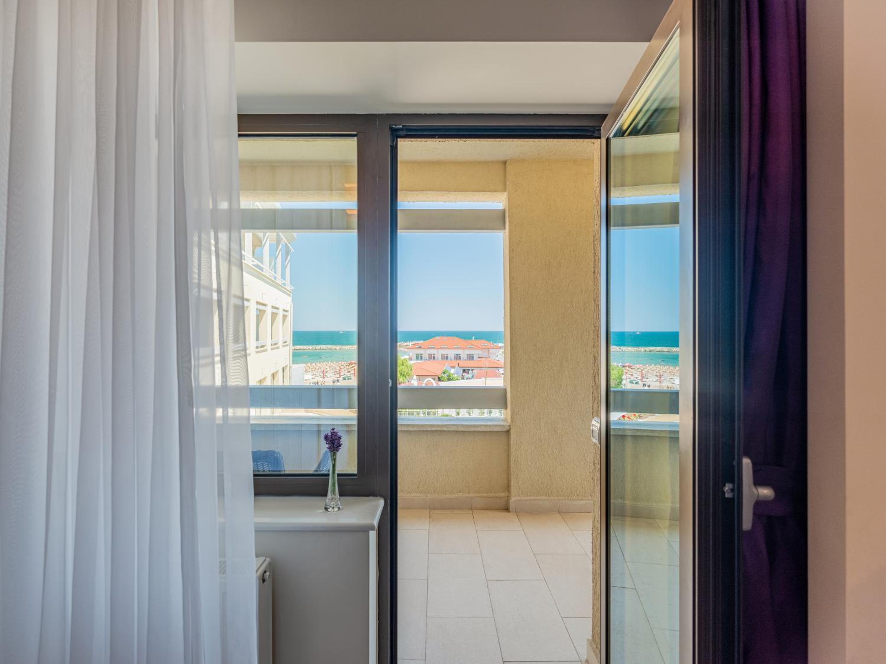 Deluxe Suite with Sea View