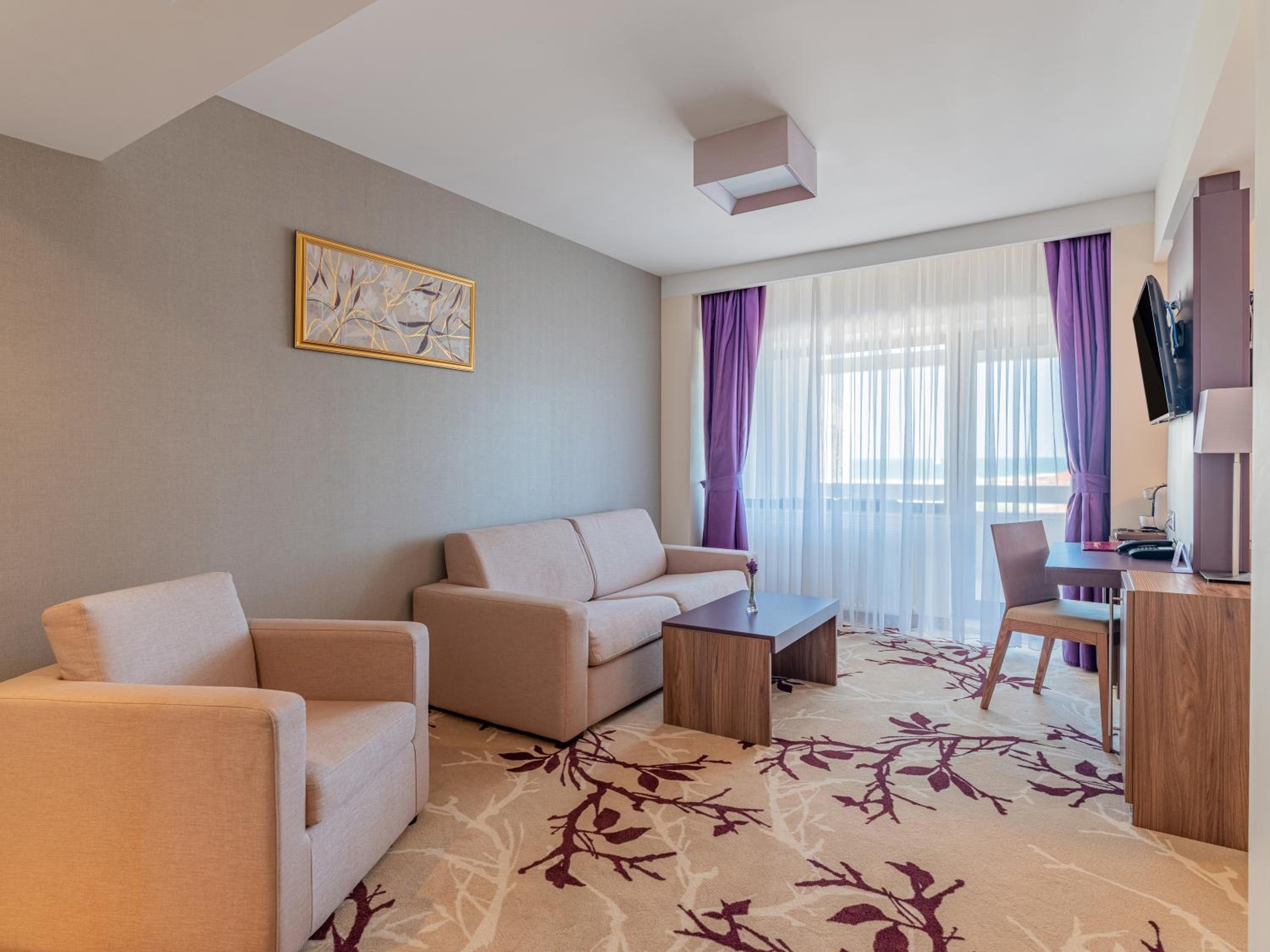 Deluxe Suite with Sea View