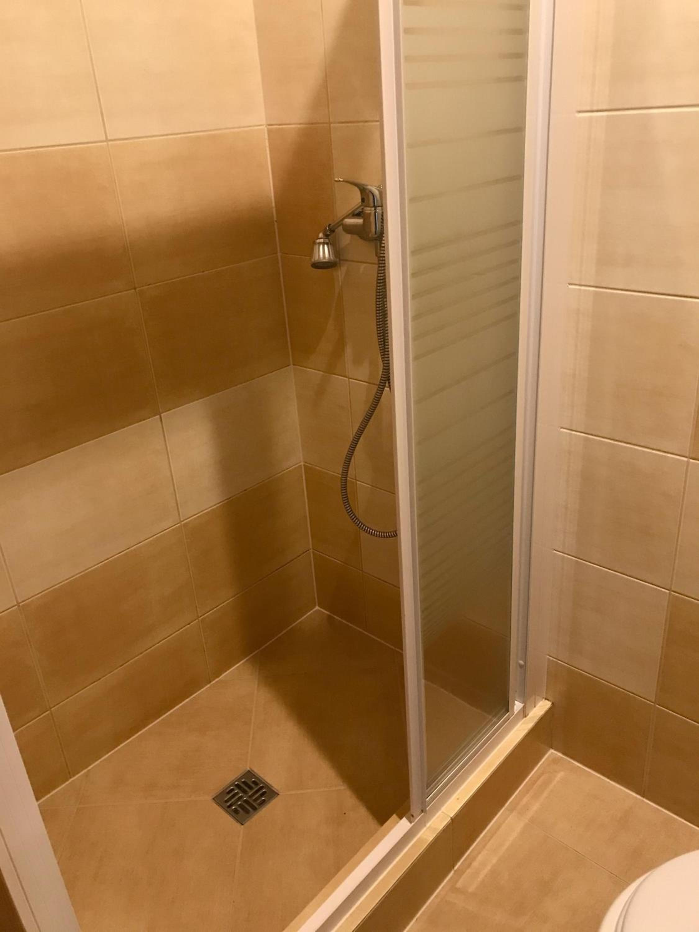 Standard Triple Room - Photo 5