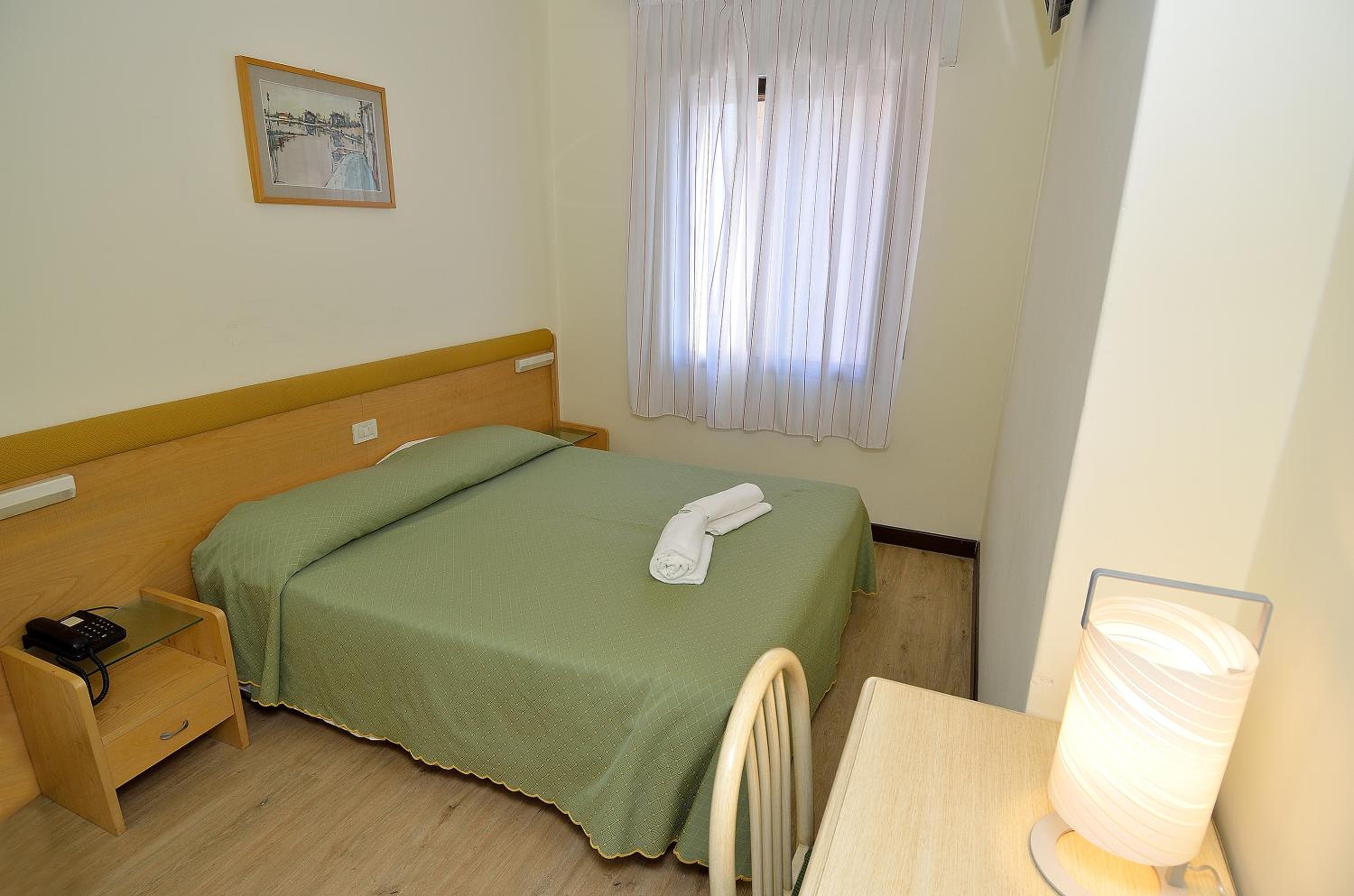 Economy Double Room photo 2