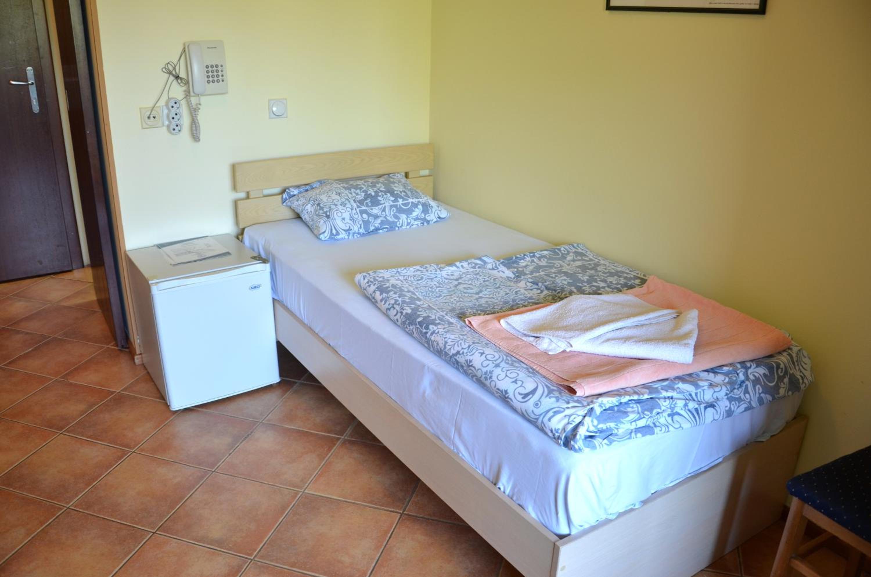 Standard Triple Room - Photo 6