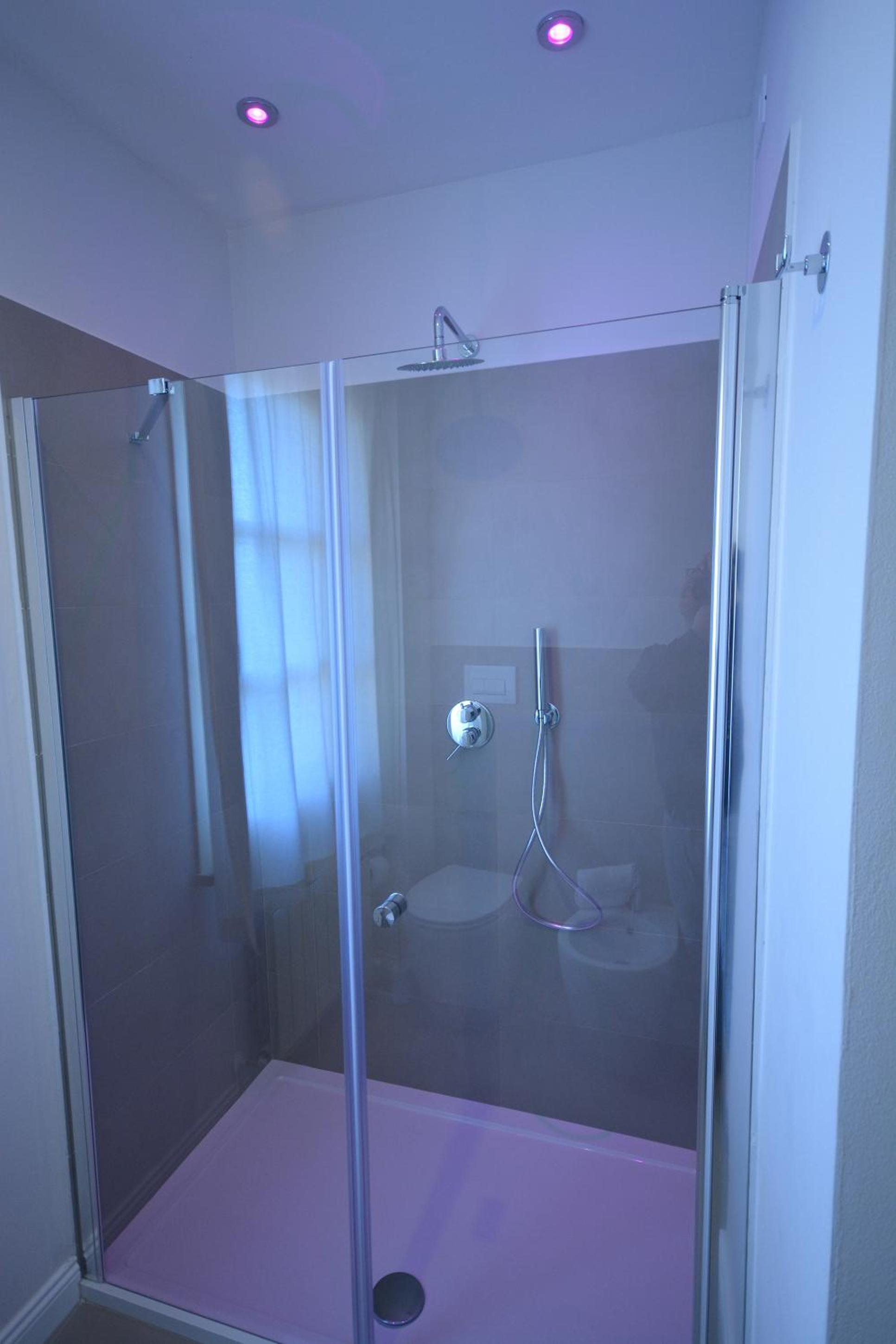 Double Room with Balcony - Photo 2