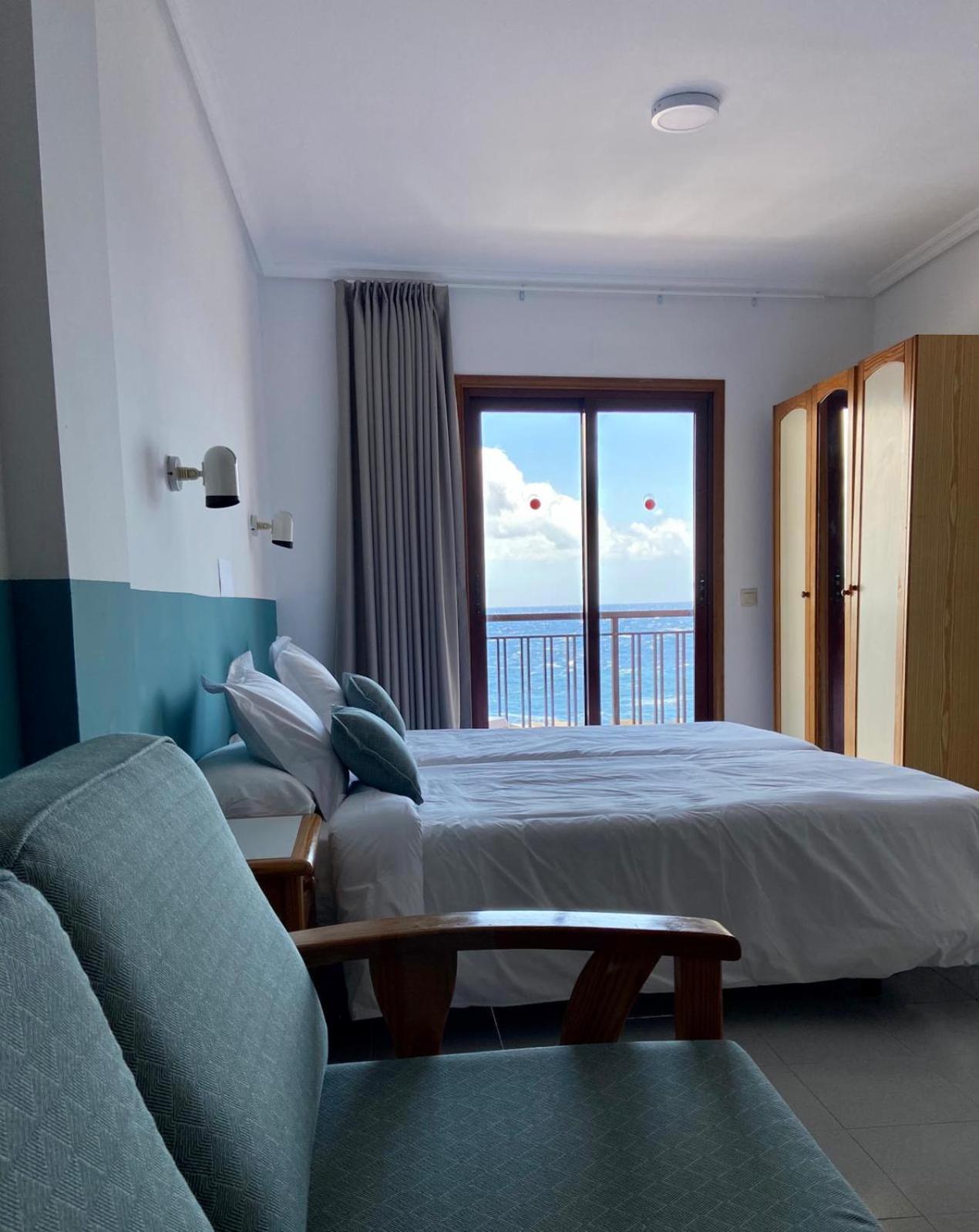Estudio con vista al mar