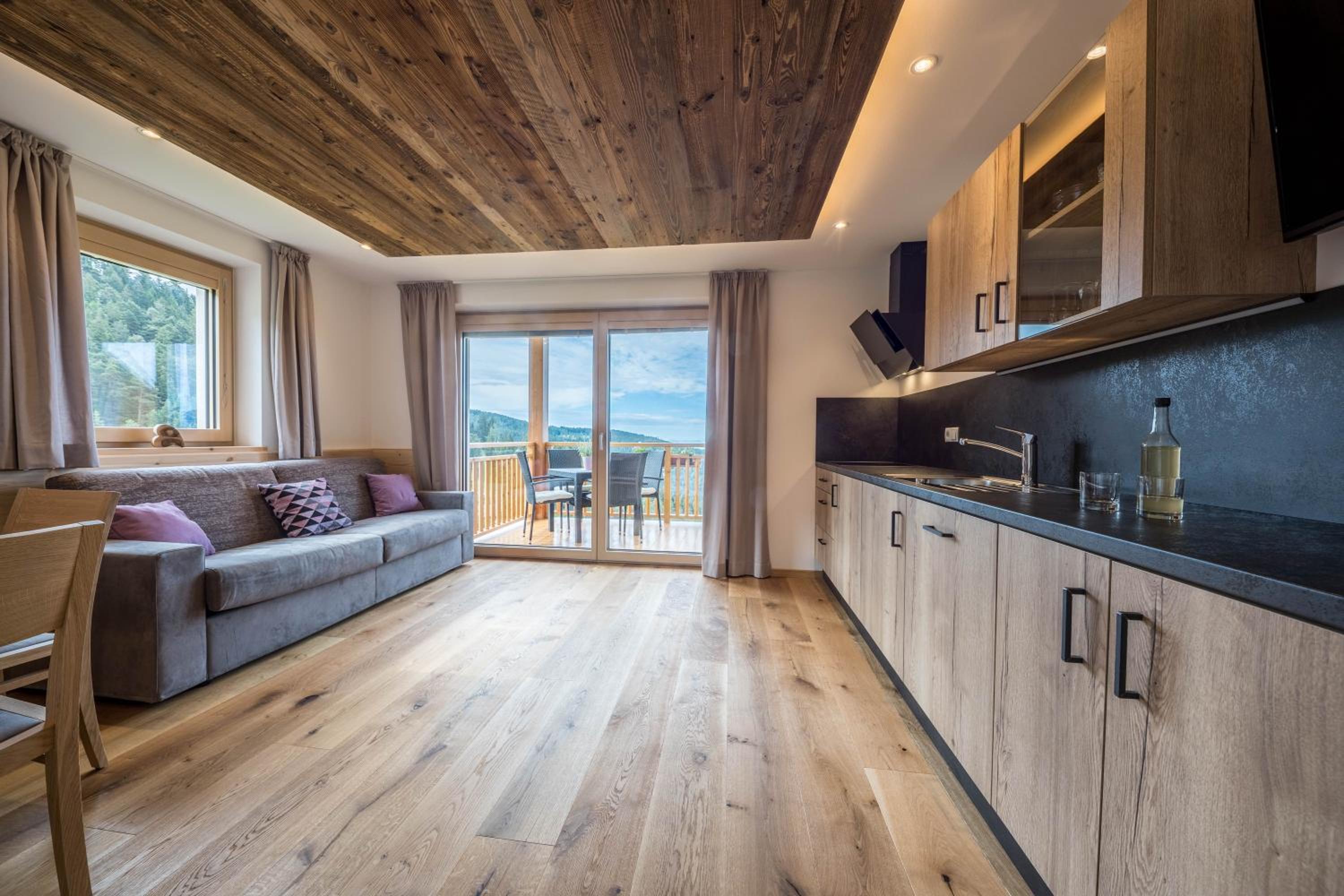 Two-Bedroom Deluxe Apartment with Balcony photo 3