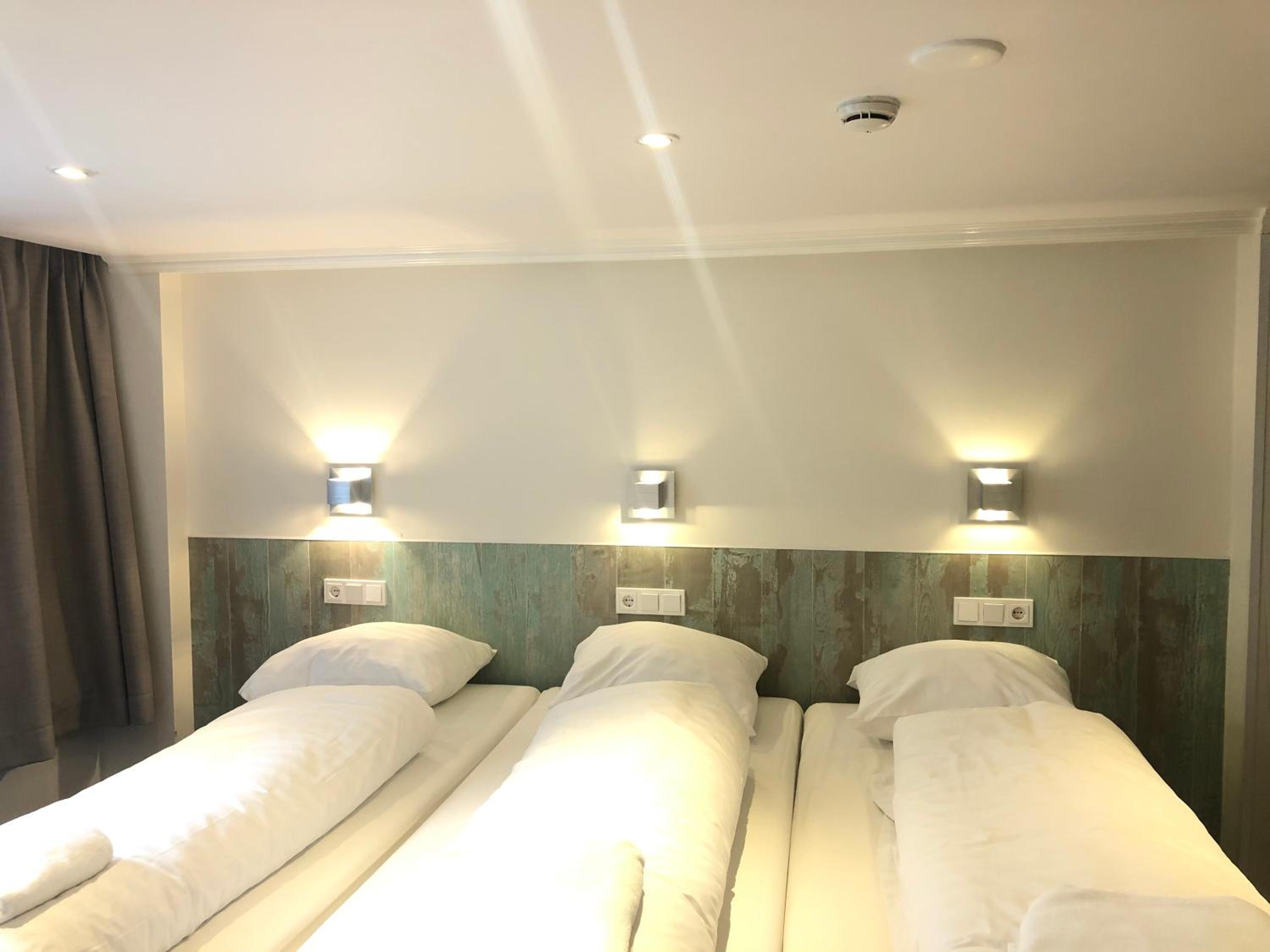 Quadruple Room with Private Bathroom