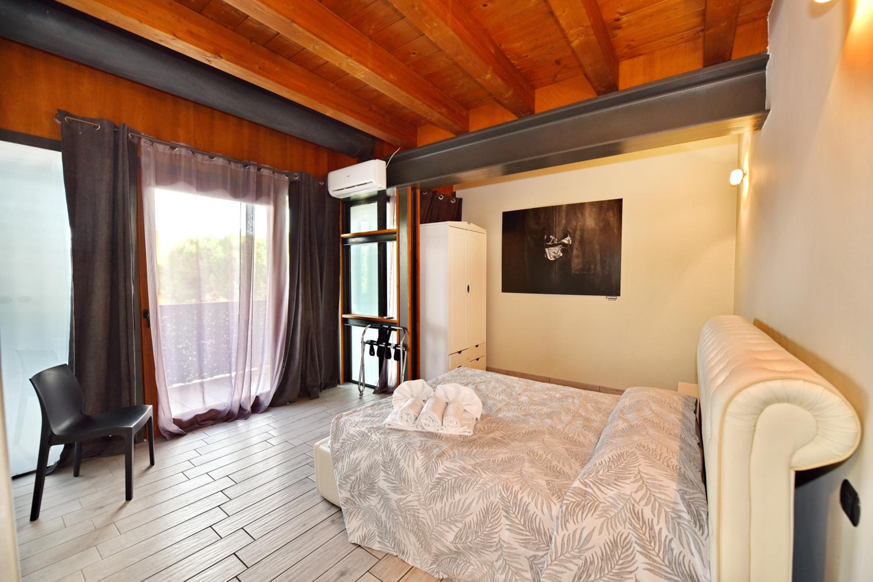 Junior Suite with Terrace - Photo 4
