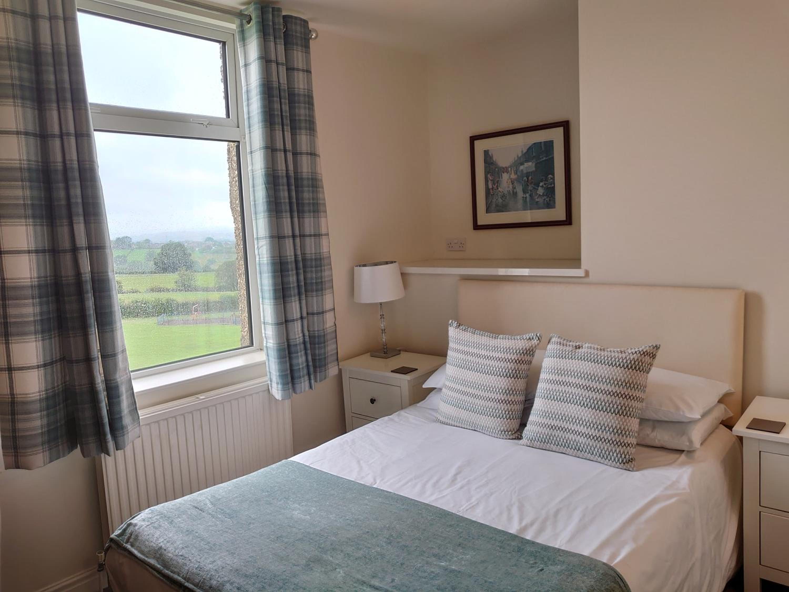 Double Room with Private Bathroom - Photo 12