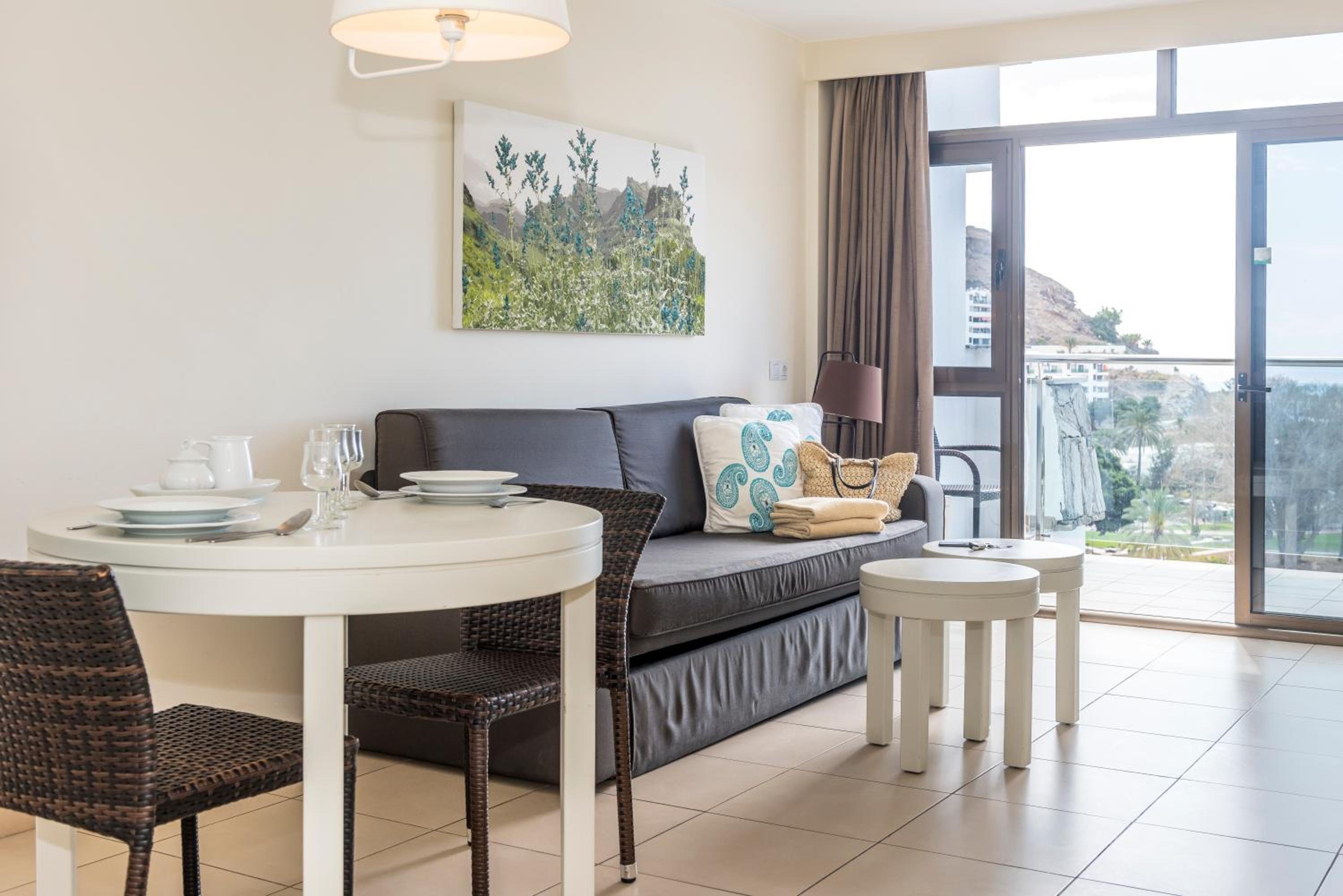 One-Bedroom Apartment with Pool View (1 Adult)
