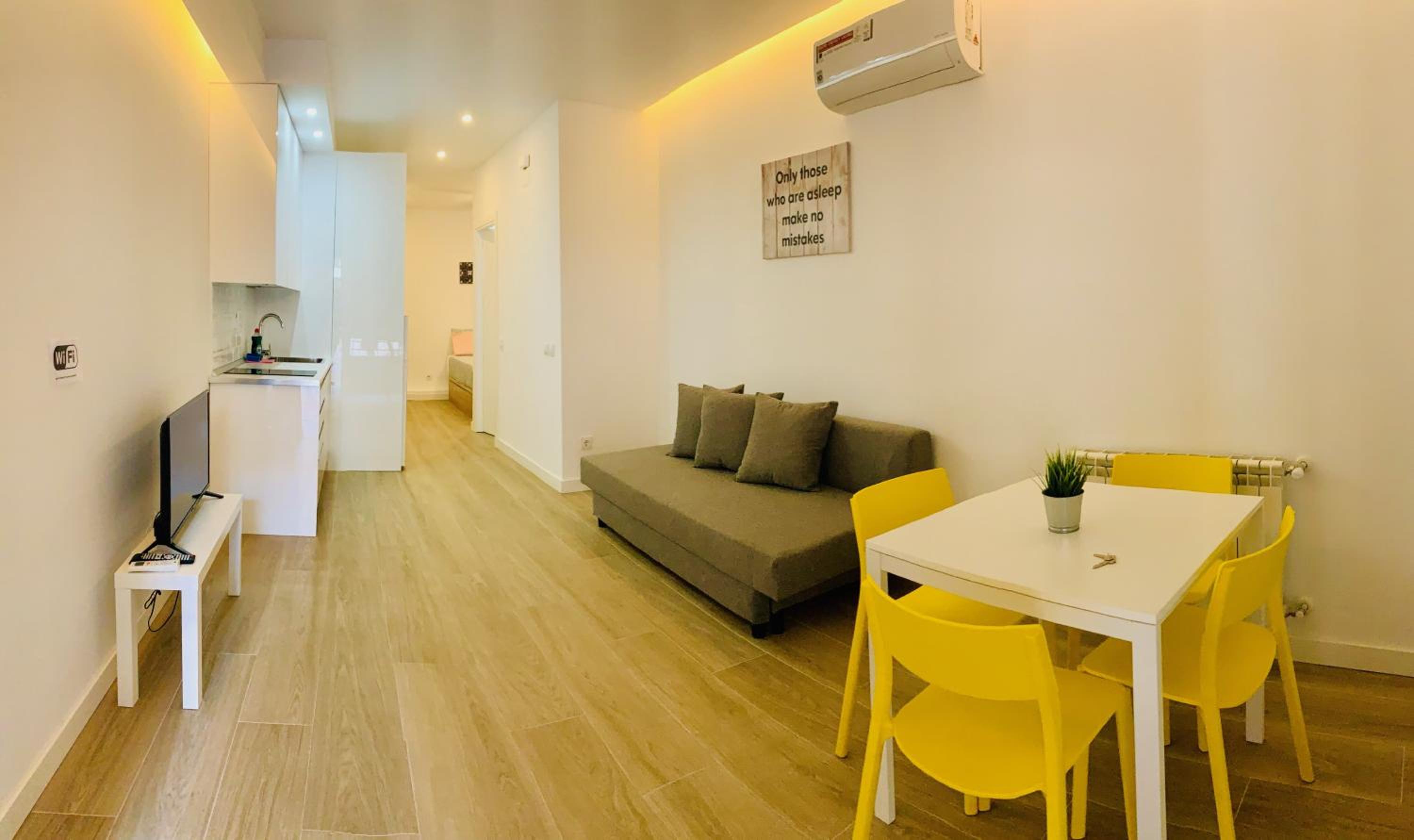 One-Bedroom Apartment - Photo 1