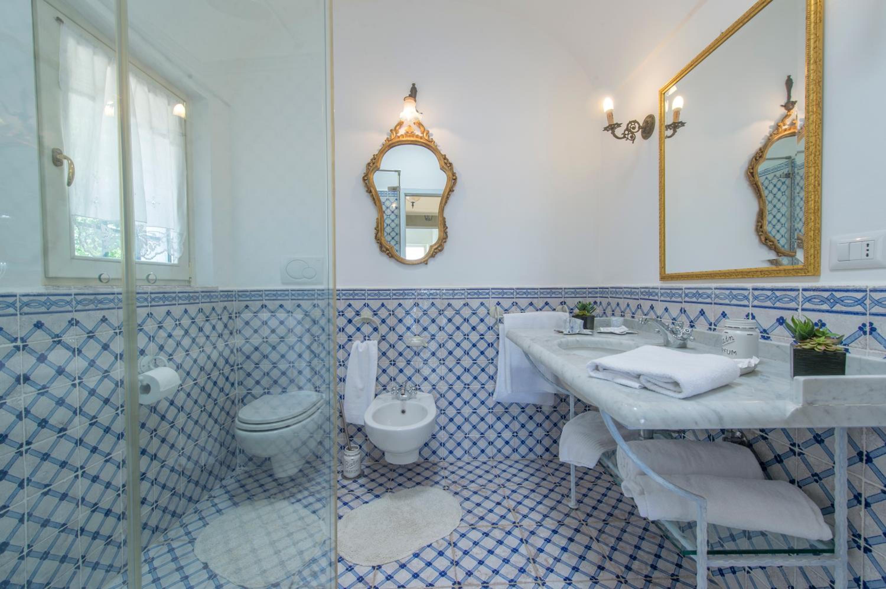 King Suite with Terrace and Spa Bath photo 3