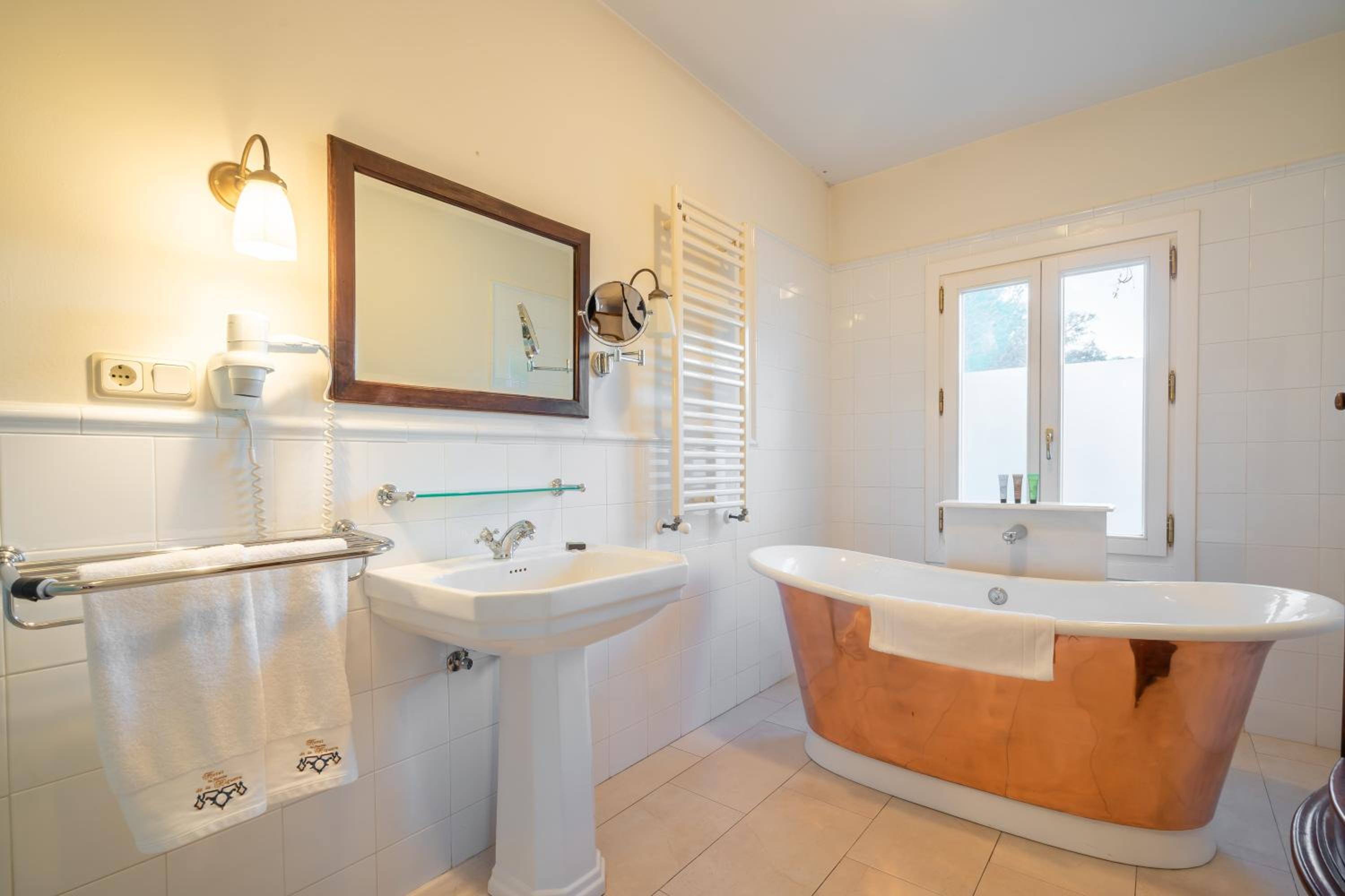 Suite with Terrace - Photo 19