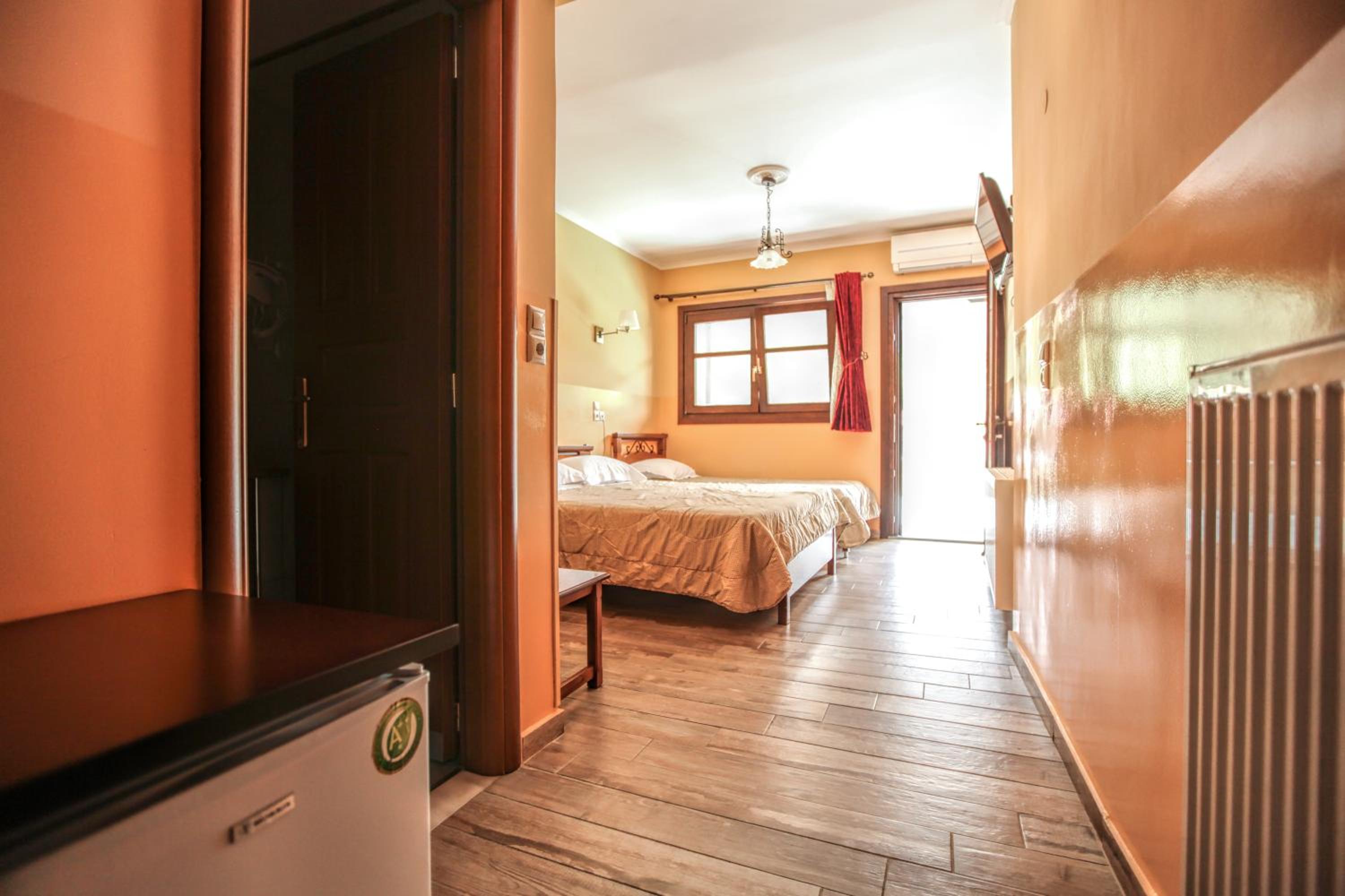 Triple Room with Balcony and Meteora View - Photo 5