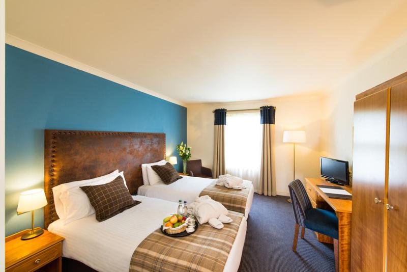Deluxe Double Room (2 Adults + 1 Child)
