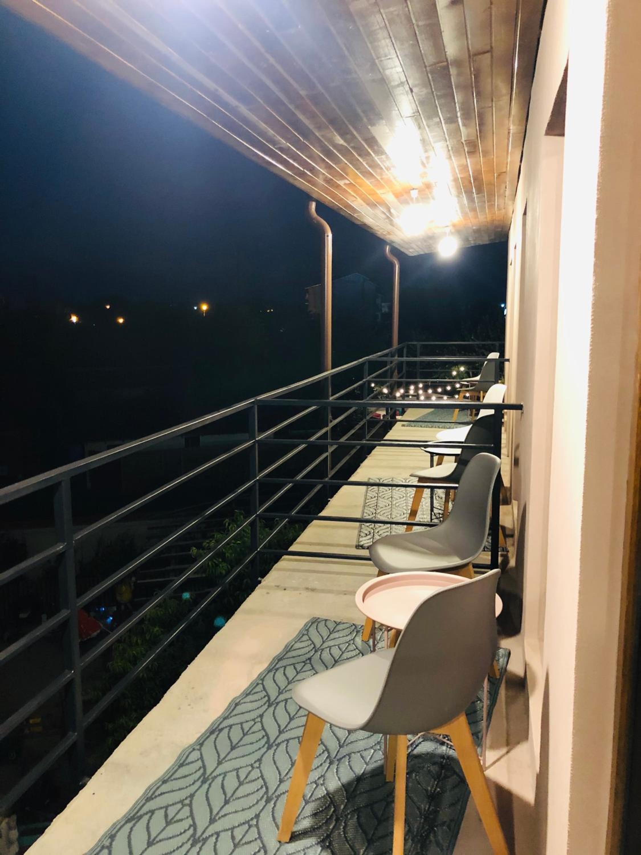 Queen Room with Balcony - Photo 18