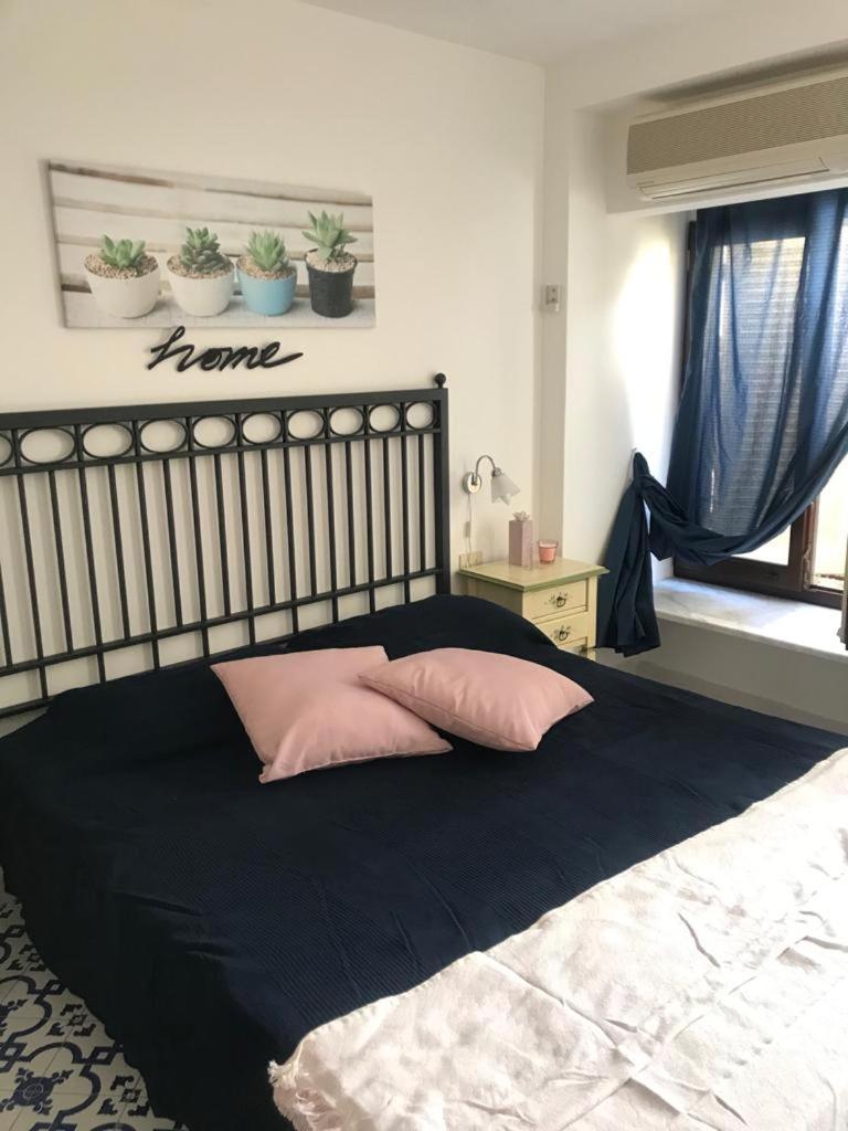 Deluxe Room (2 Adults + 1 Child)