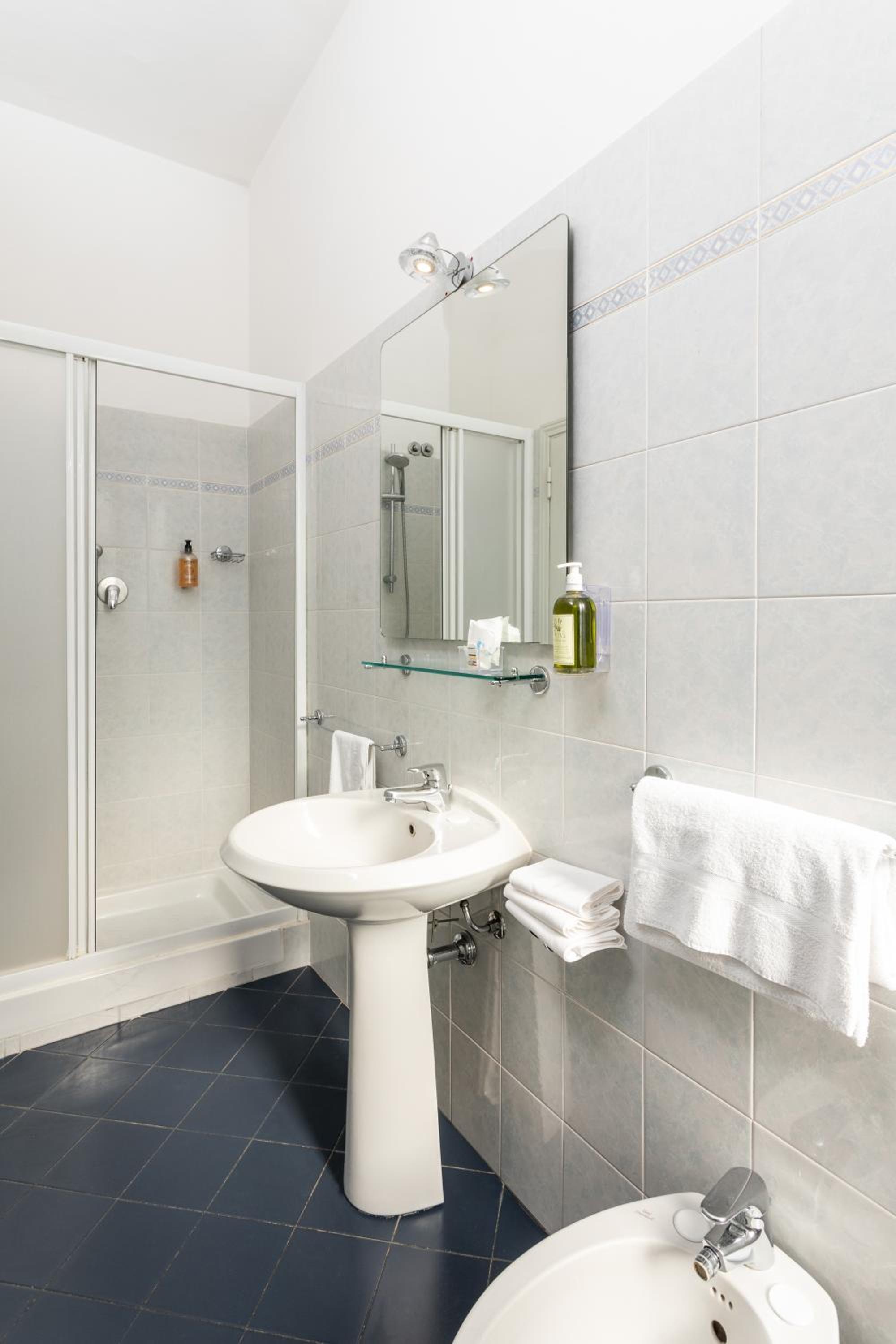 Standard Double Room with City View - Photo 20